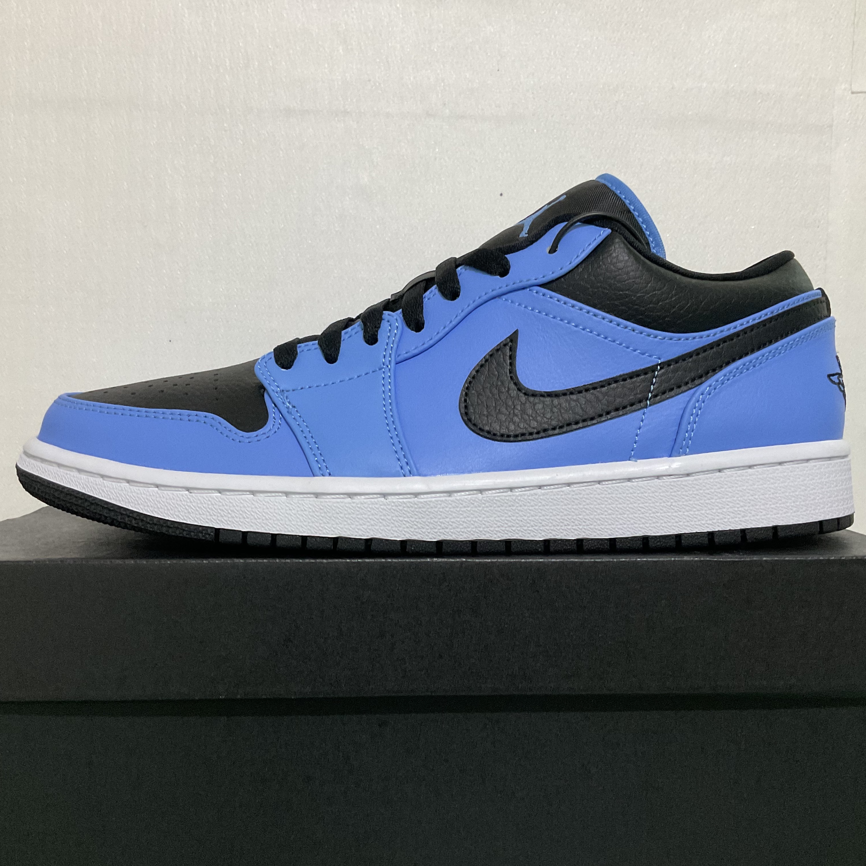 Jordan 1 Low University Blue Black 착용 스타일