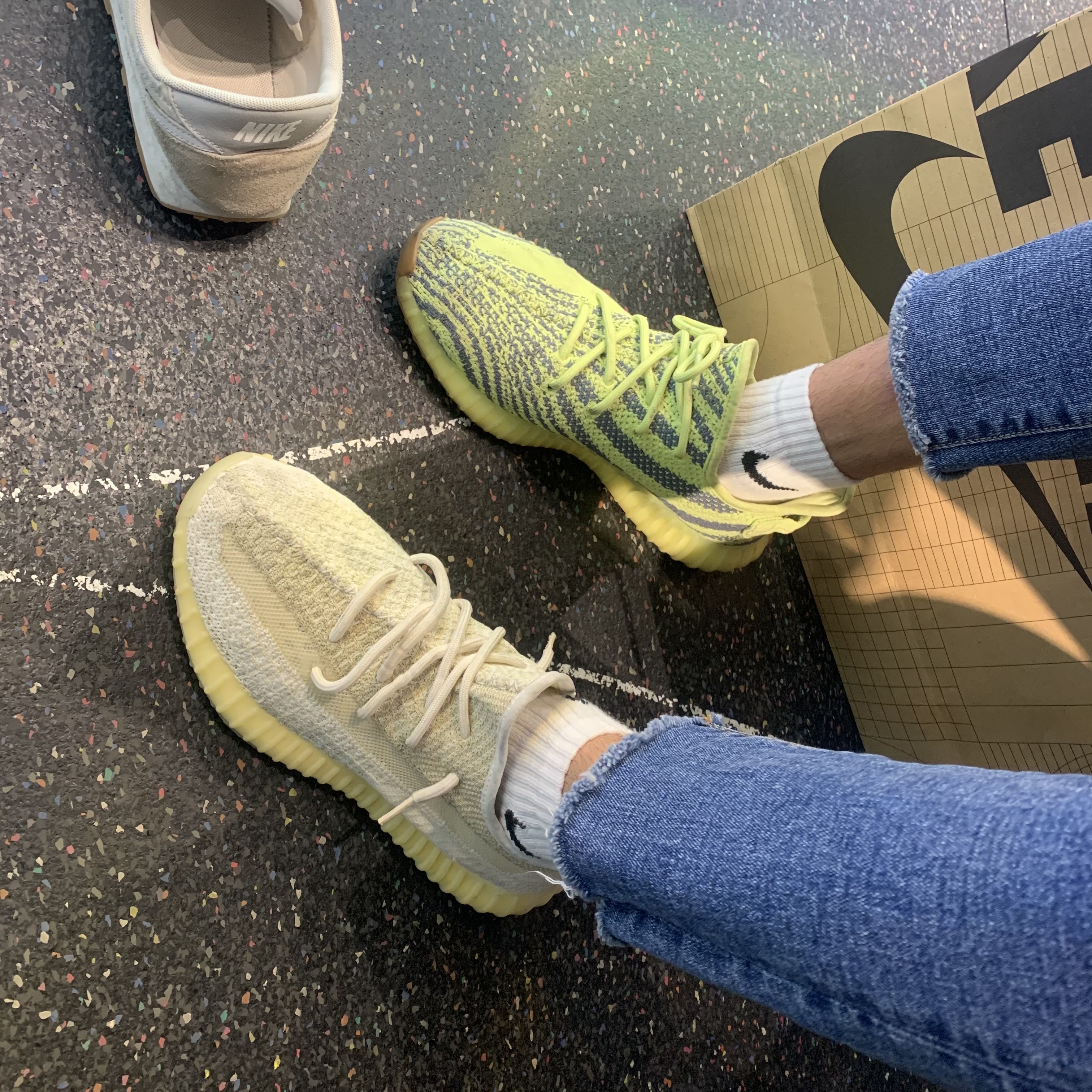 Adidas Yeezy Boost 350 V2 Semi Frozen Yellow, Adidas Yeezy Boost 350 V2 Natural 착용 스타일