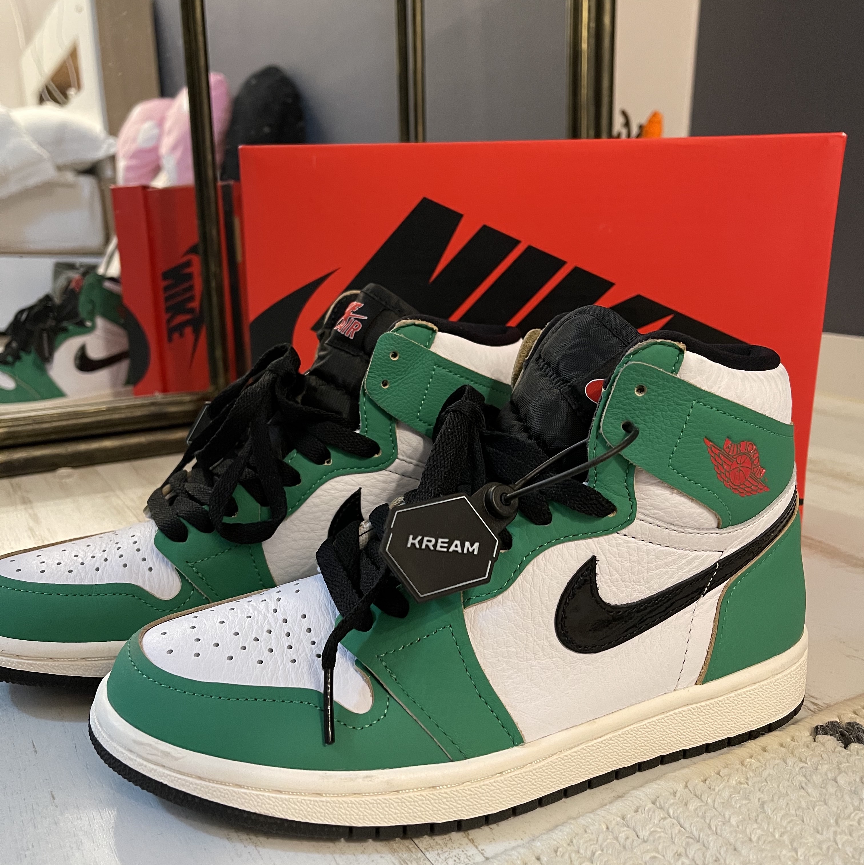 (W) Jordan 1 Retro High OG Lucky Green 착용 스타일 - 4