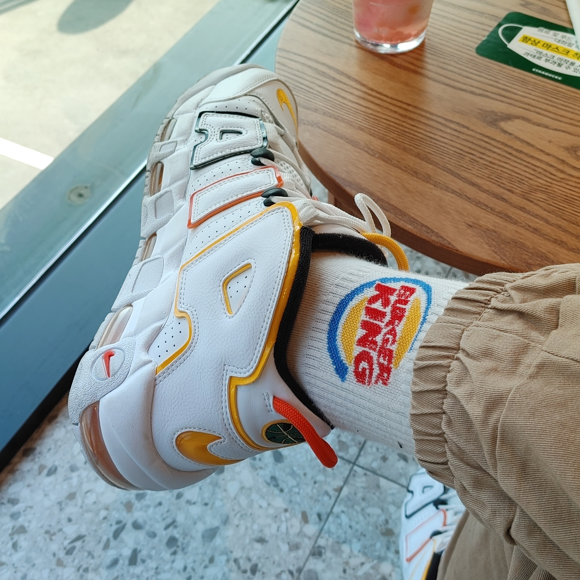 Nike Air More Uptempo Rayguns 착용 스타일