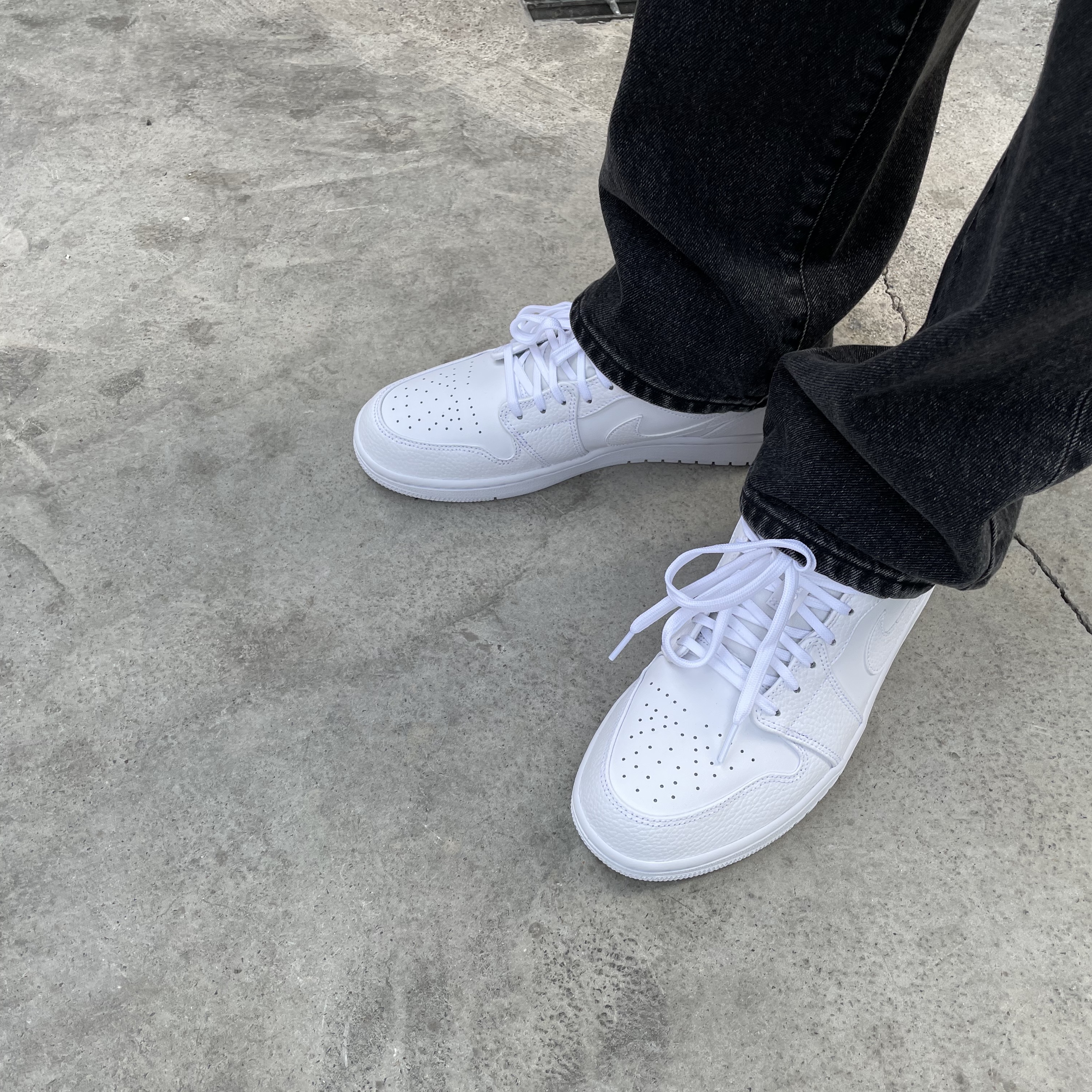 Jordan 1 Low Triple White Tumbled Leather 2020 착용 스타일
