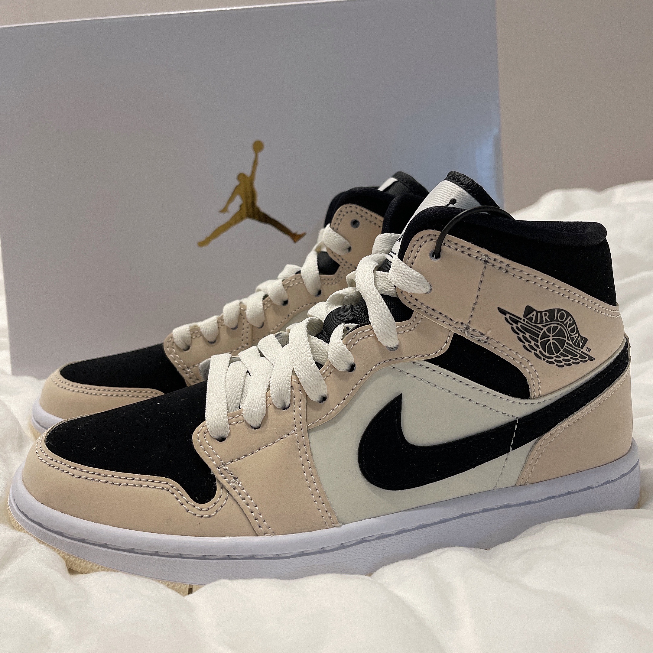 (W) Jordan 1 Mid Barely Orange 착용 스타일 - 3