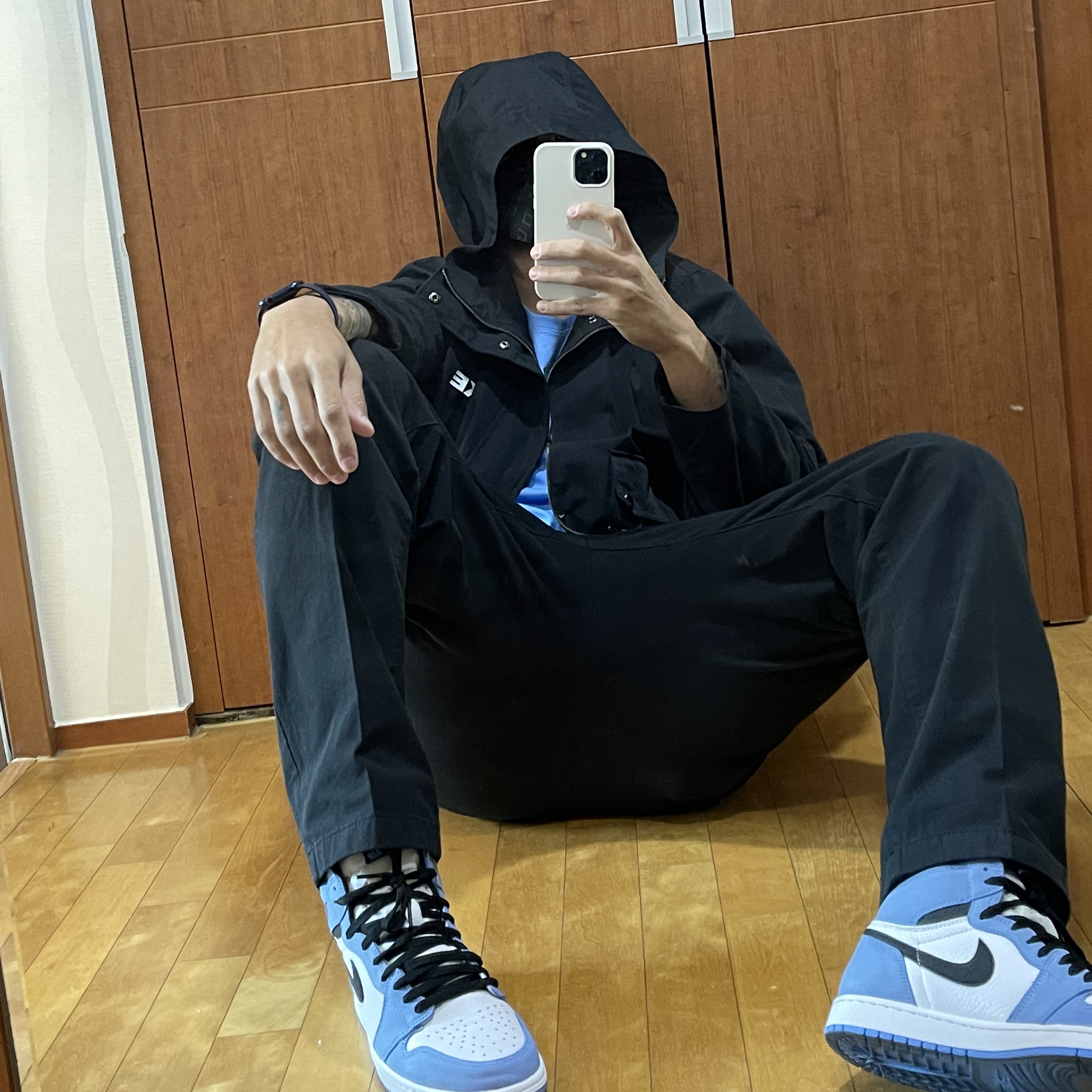 Jordan 1 Retro High OG University Blue 착용 스타일 - 2