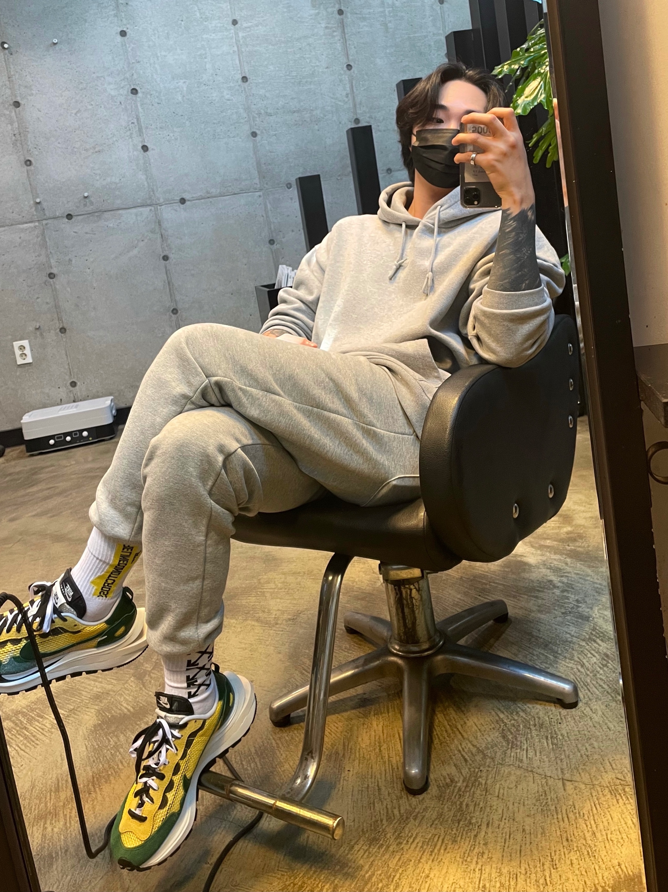 Nike x Sacai VaporWaffle Tour Yellow & Gorge Green Sail 착용 스타일