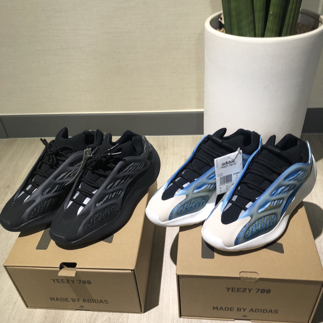 Adidas Yeezy 700 V3 Kyanite, Adidas Yeezy 700 V3 Alvah 착용 스타일 - 2