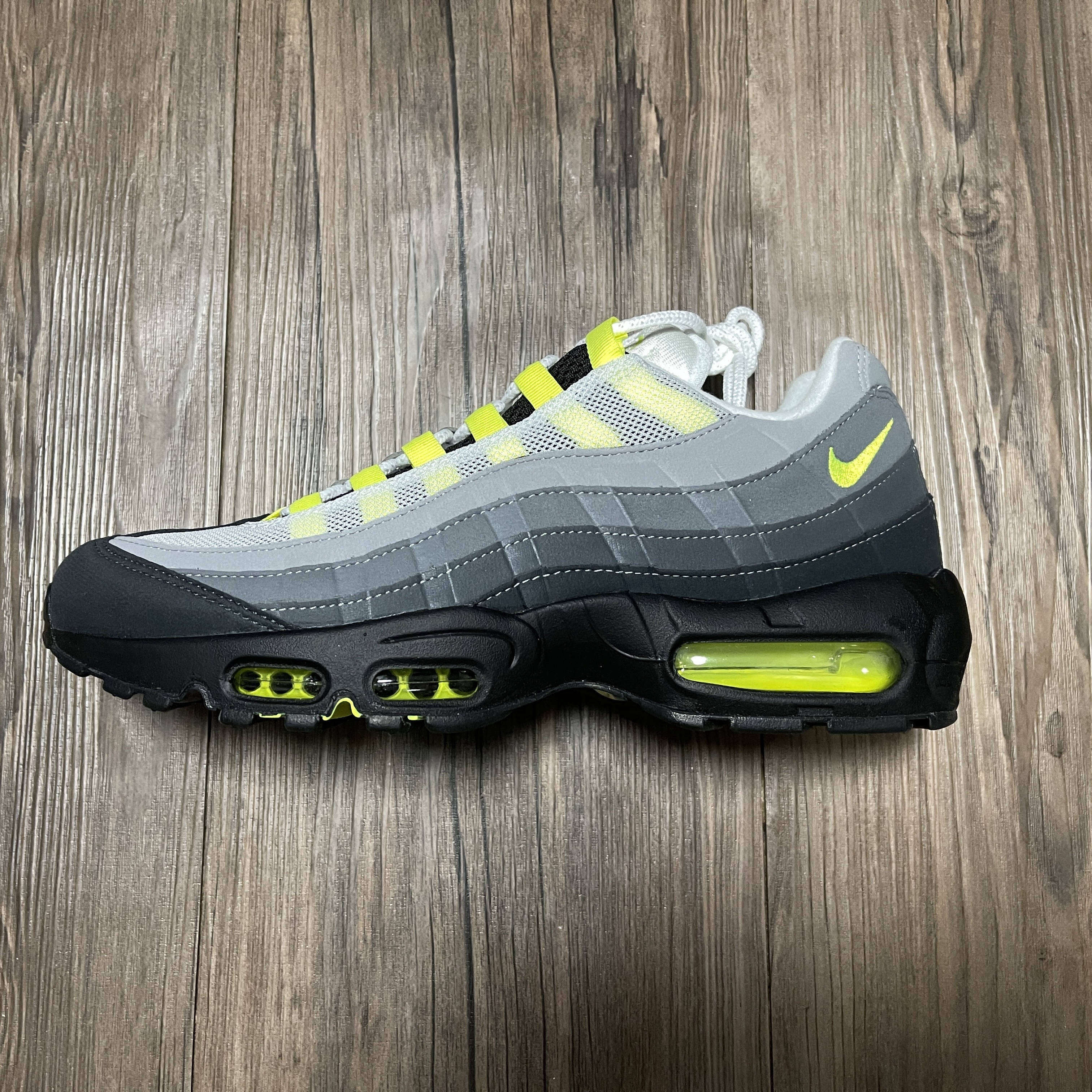 Nike Air Max 95 OG Neon Yellow 2020 착용 스타일