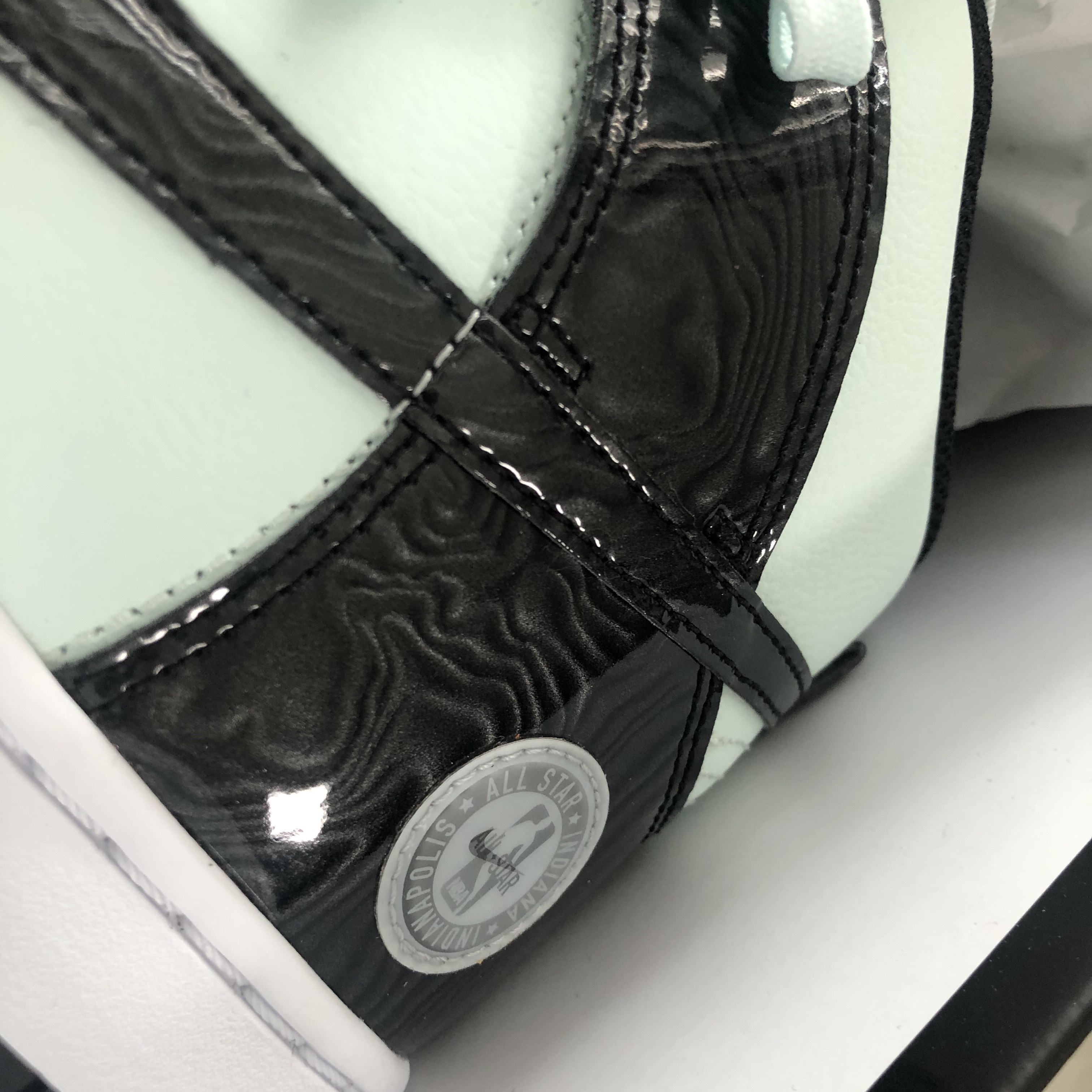 Nike Dunk High Barely Green 착용 스타일 - 2