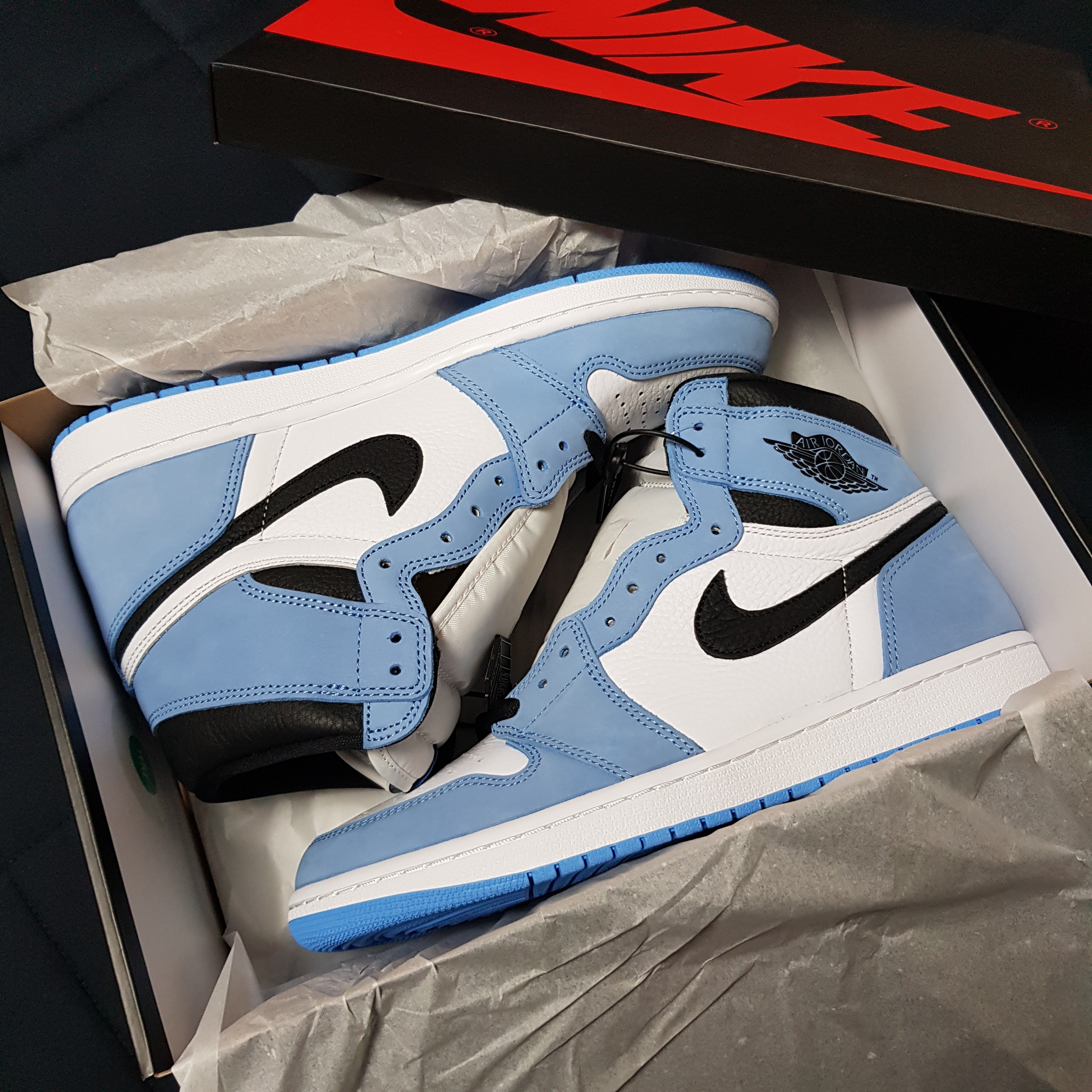 Jordan 1 Retro High OG University Blue 착용 스타일