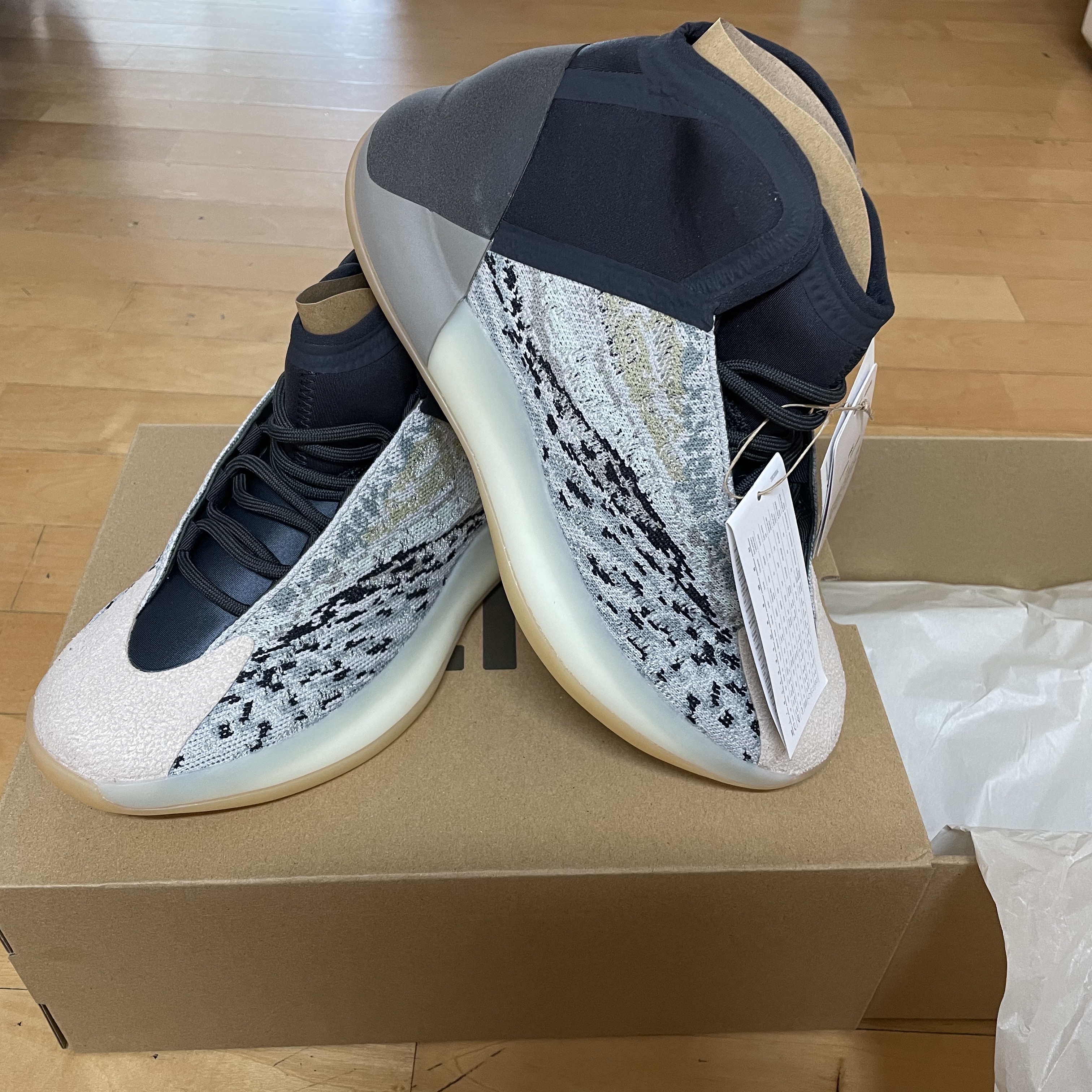 Adidas Yeezy QNTM Sea Teal 착용 스타일