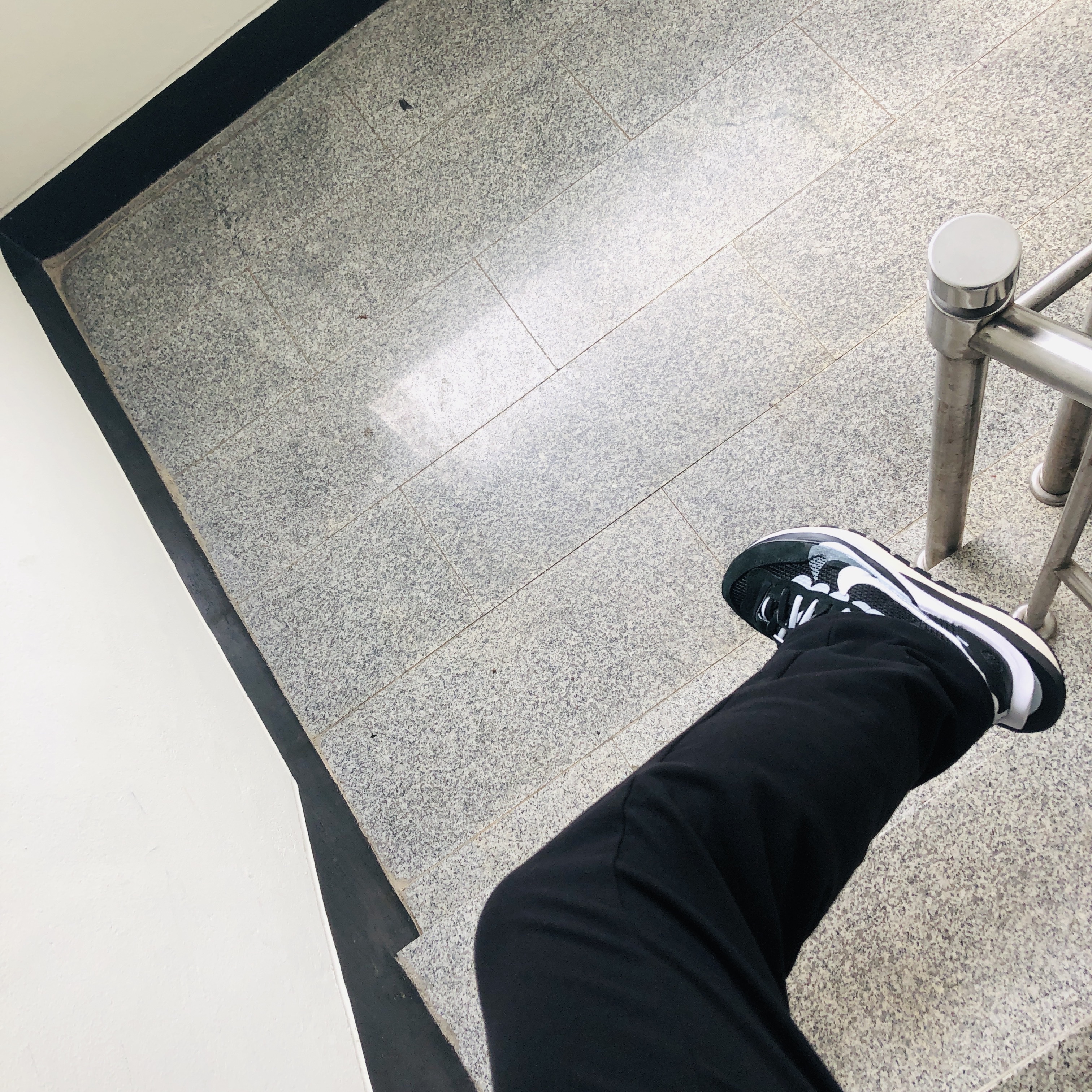 Nike x Sacai VaporWaffle Black White 착용 스타일 - 2