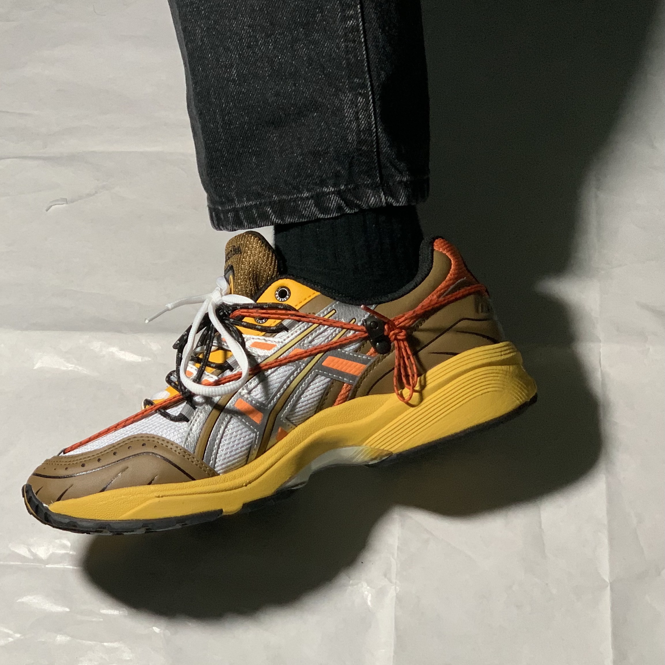 Asics x Andersson Bell Gel-1090 White Orange 착용 스타일 - 3