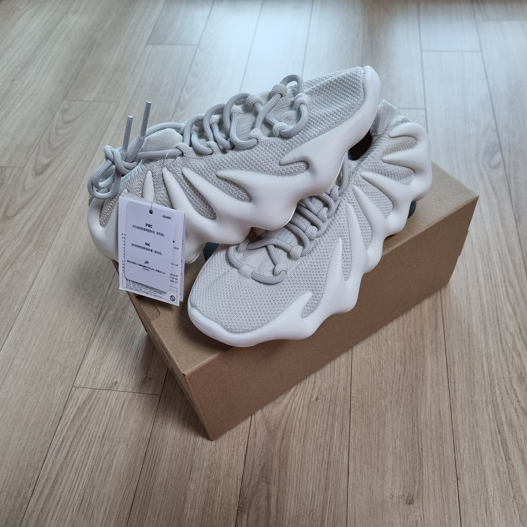 Adidas Yeezy 450 Cloud White, Adidas Yeezy Boost 380 Calcite Glow 착용 스타일 - 2