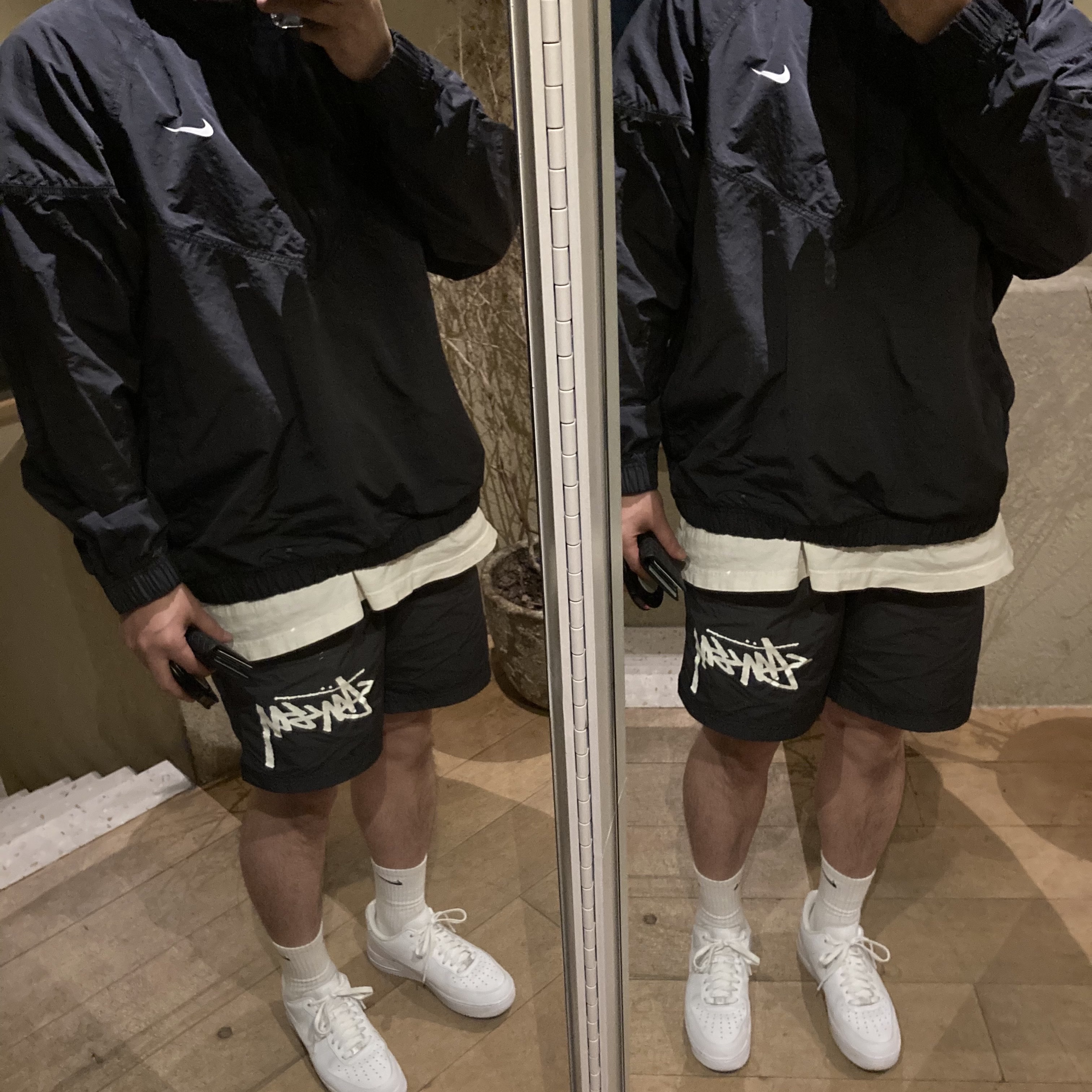 Nike x Stussy Windrunner Jacket Off Noir, Nike x Stussy Water Shorts Off Noir 착용 스타일
