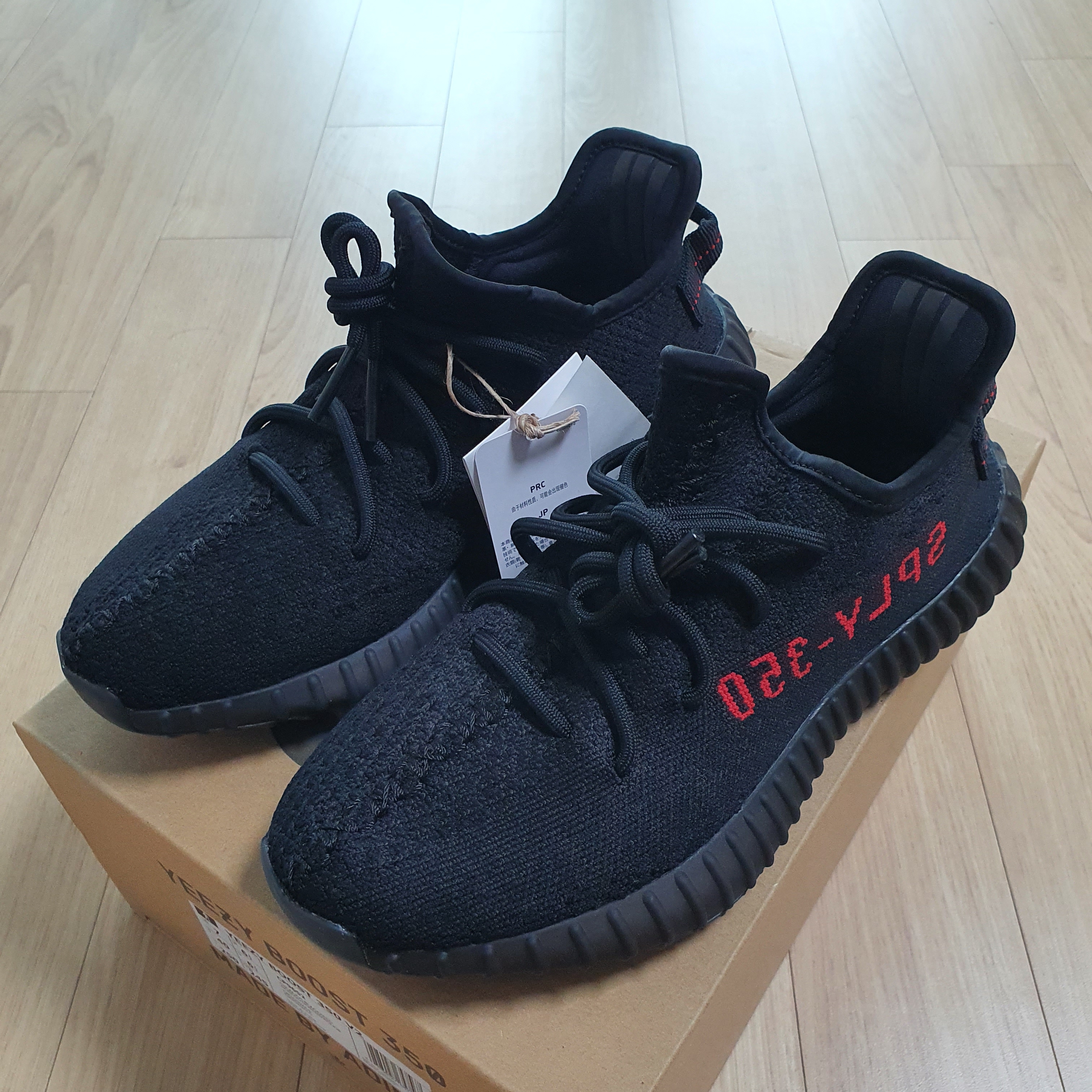 Adidas Yeezy Boost 380 Yecoraite - Reflective, Adidas Yeezy Boost 350 V2 Black Red 2020 착용 스타일 - 2