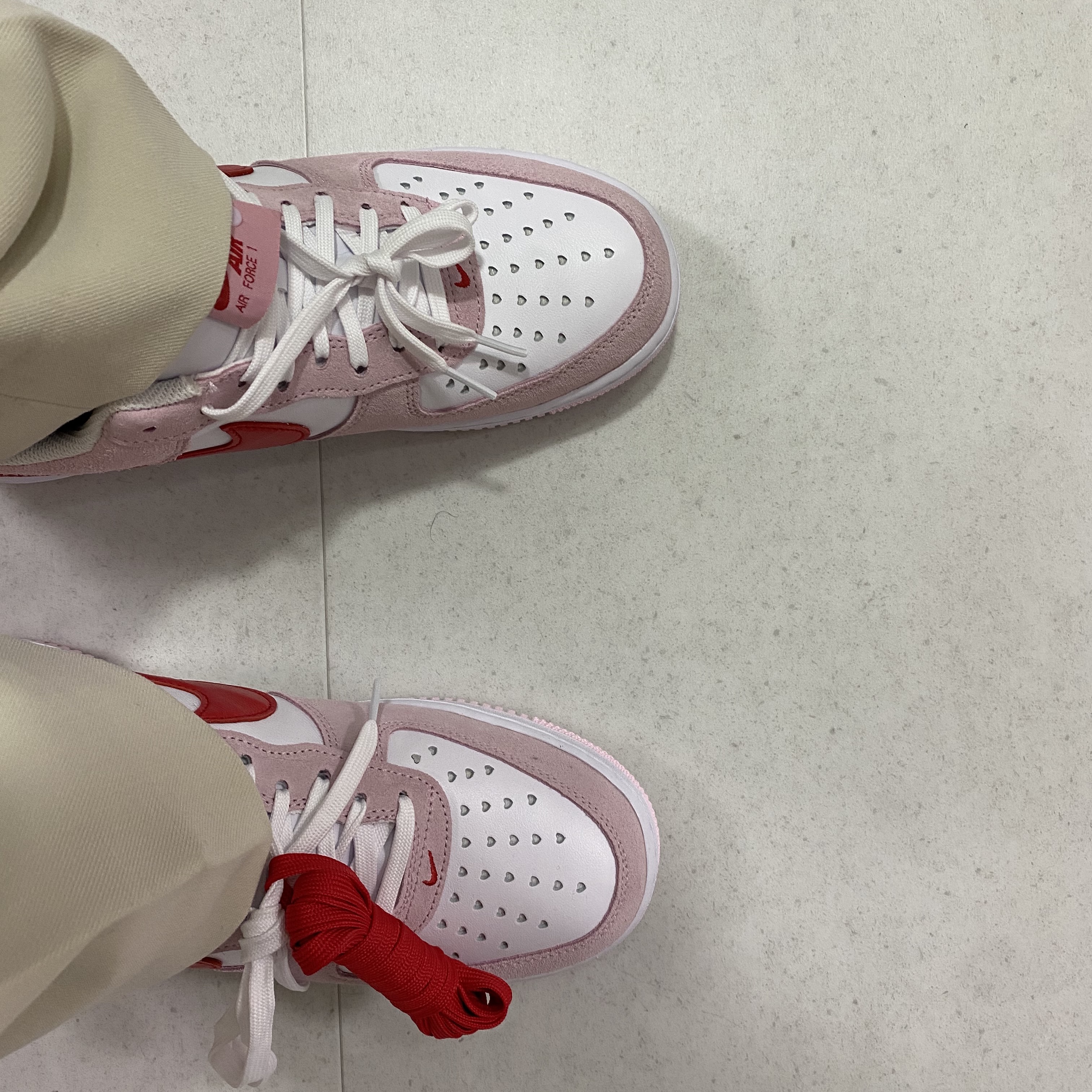 Nike Air Force 1 '07 QS Valentine's Day 착용 스타일