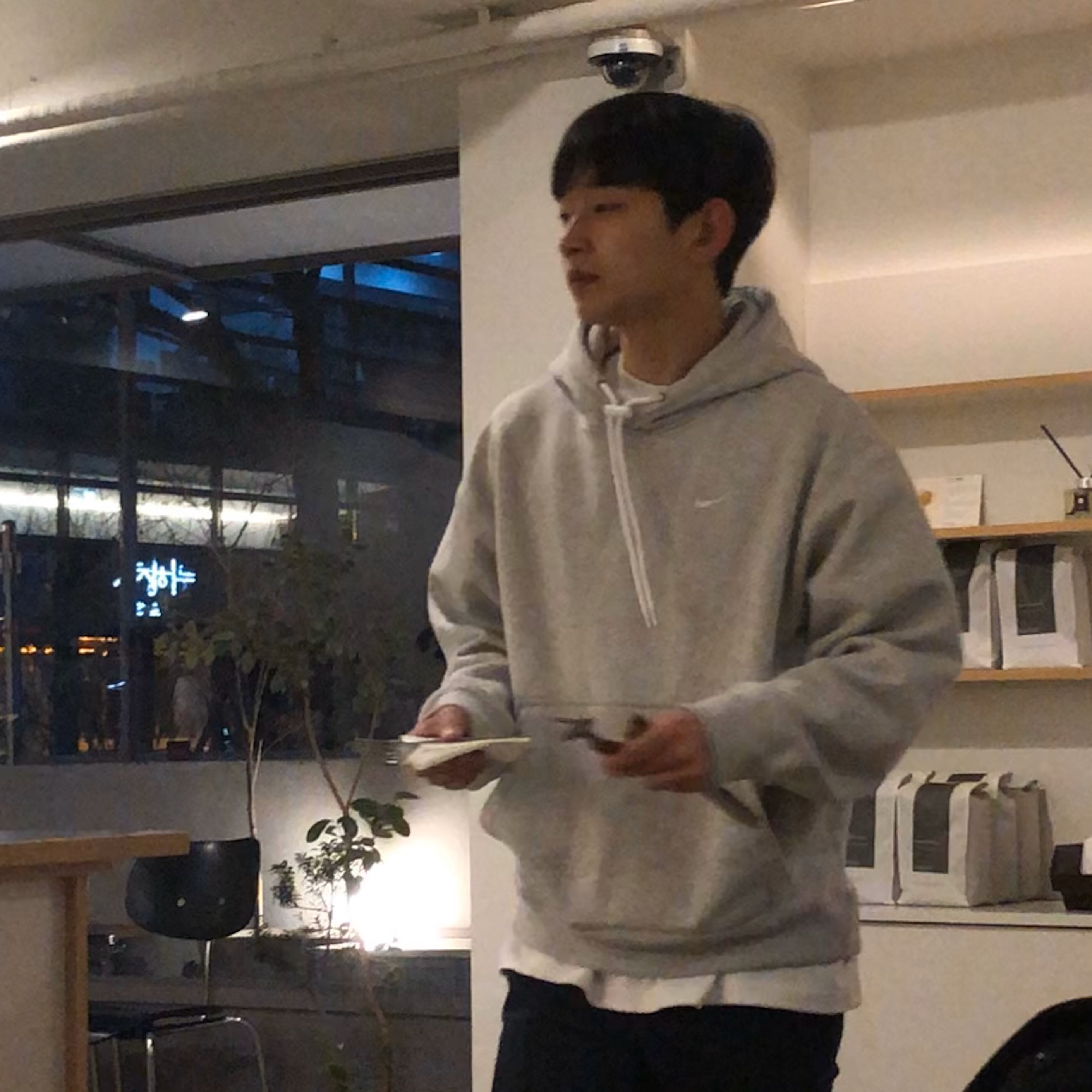 Nike M NRG Hoodie Dark Grey Heather 착용 스타일