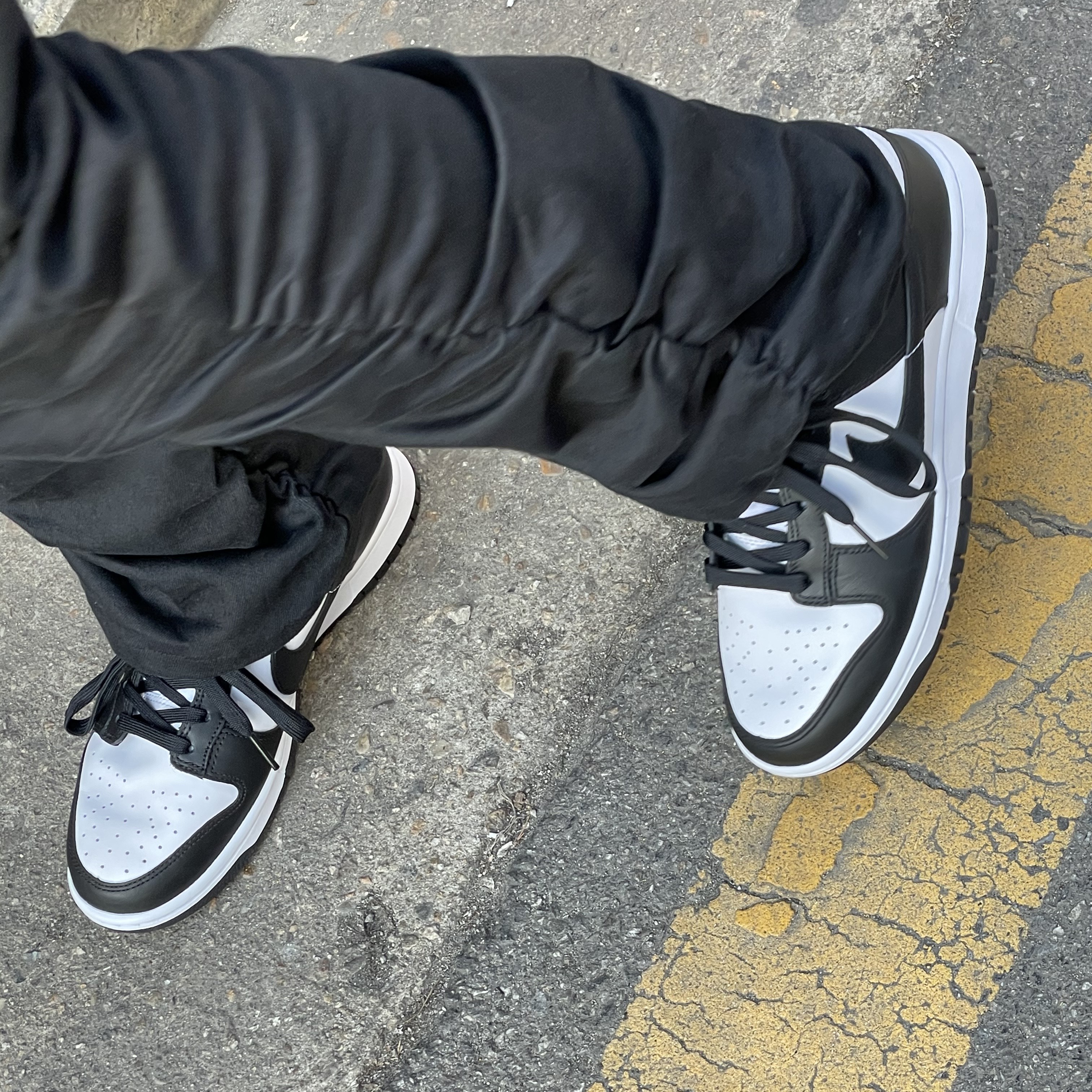 Nike Dunk Low Retro Black 착용 스타일 - 2