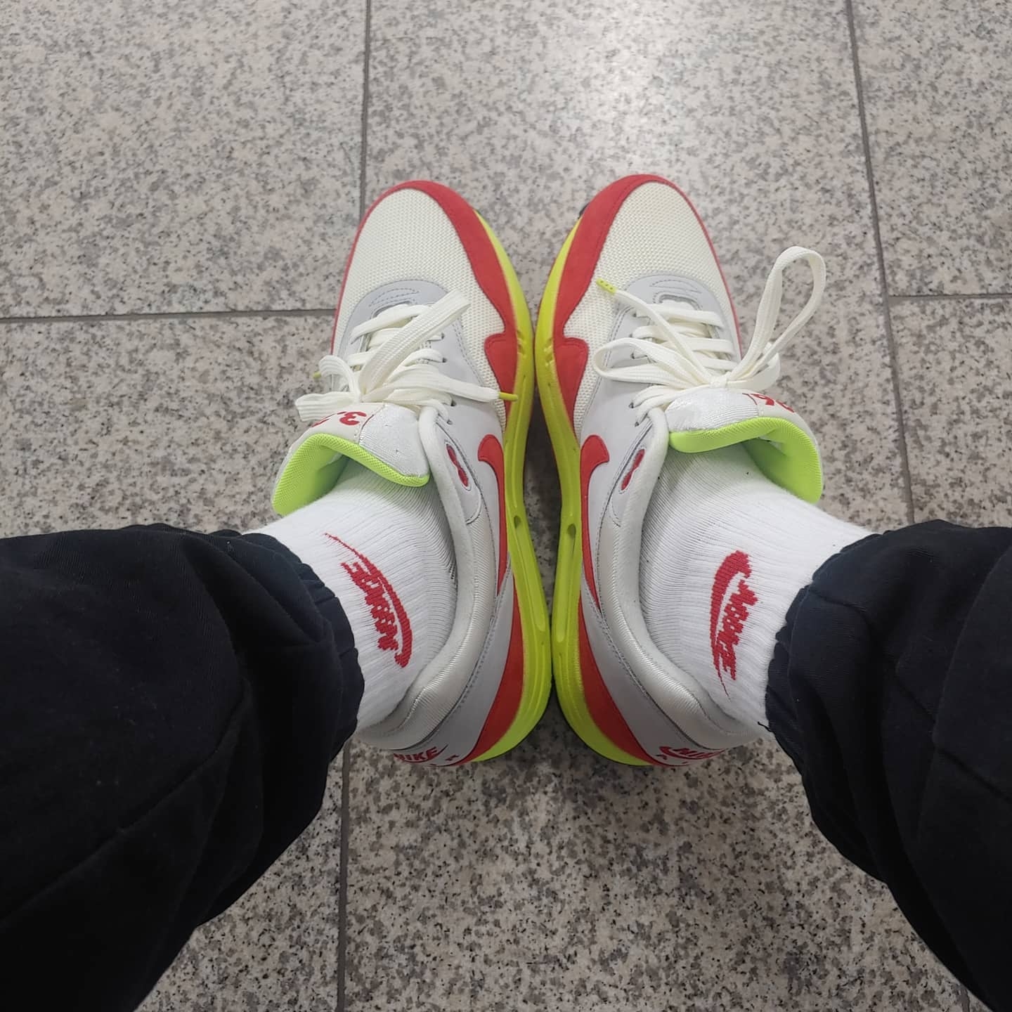Nike Air Max 1 Premium QS Air Max Day 3.26 착용 스타일 - 1