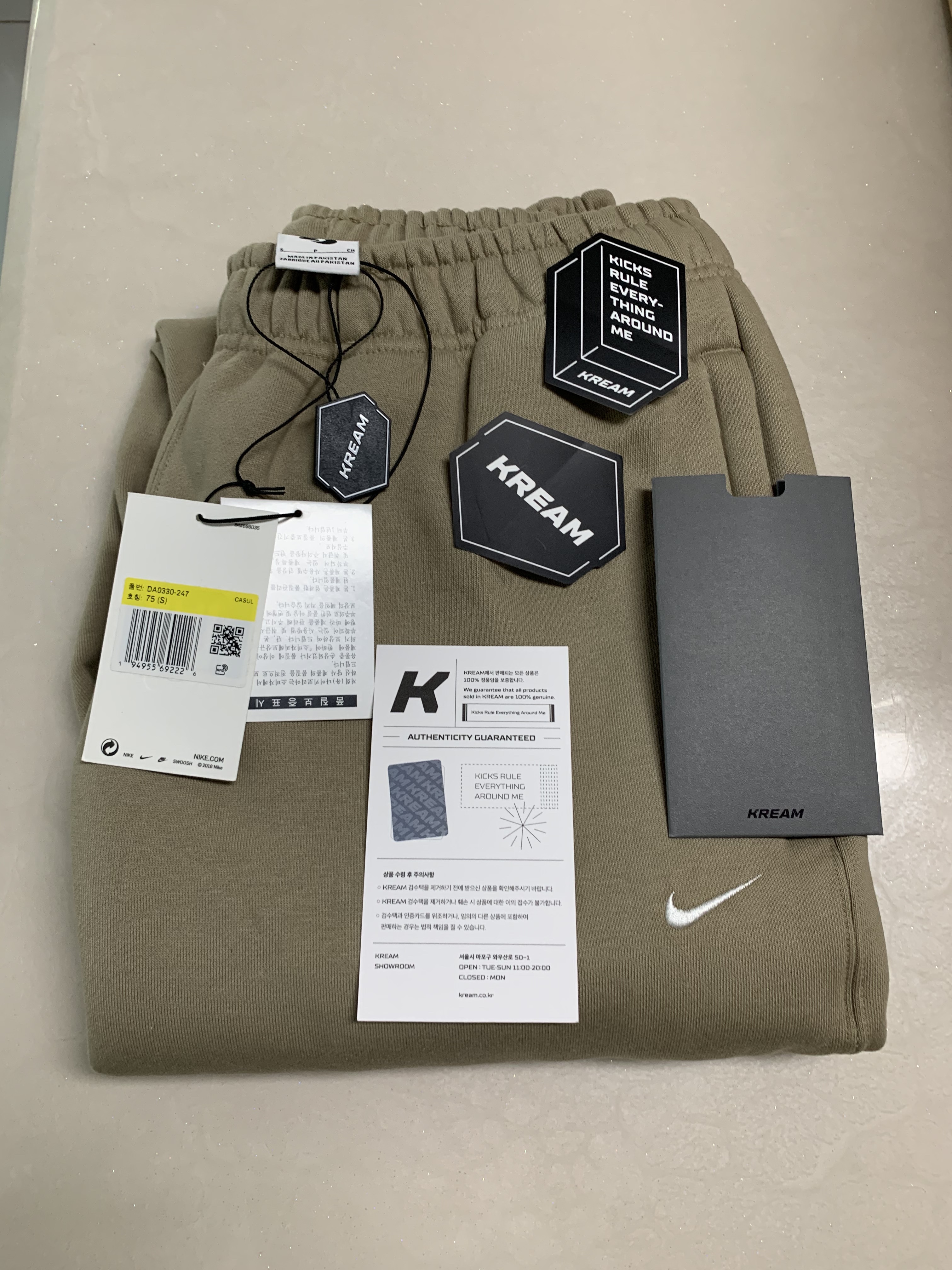 Nike NRG Solo Swoosh Fleece Pants Khaki - Asia, Nike NRG Solo Swoosh Fleece Hoodie Khaki - Asia 착용 스타일 - 3