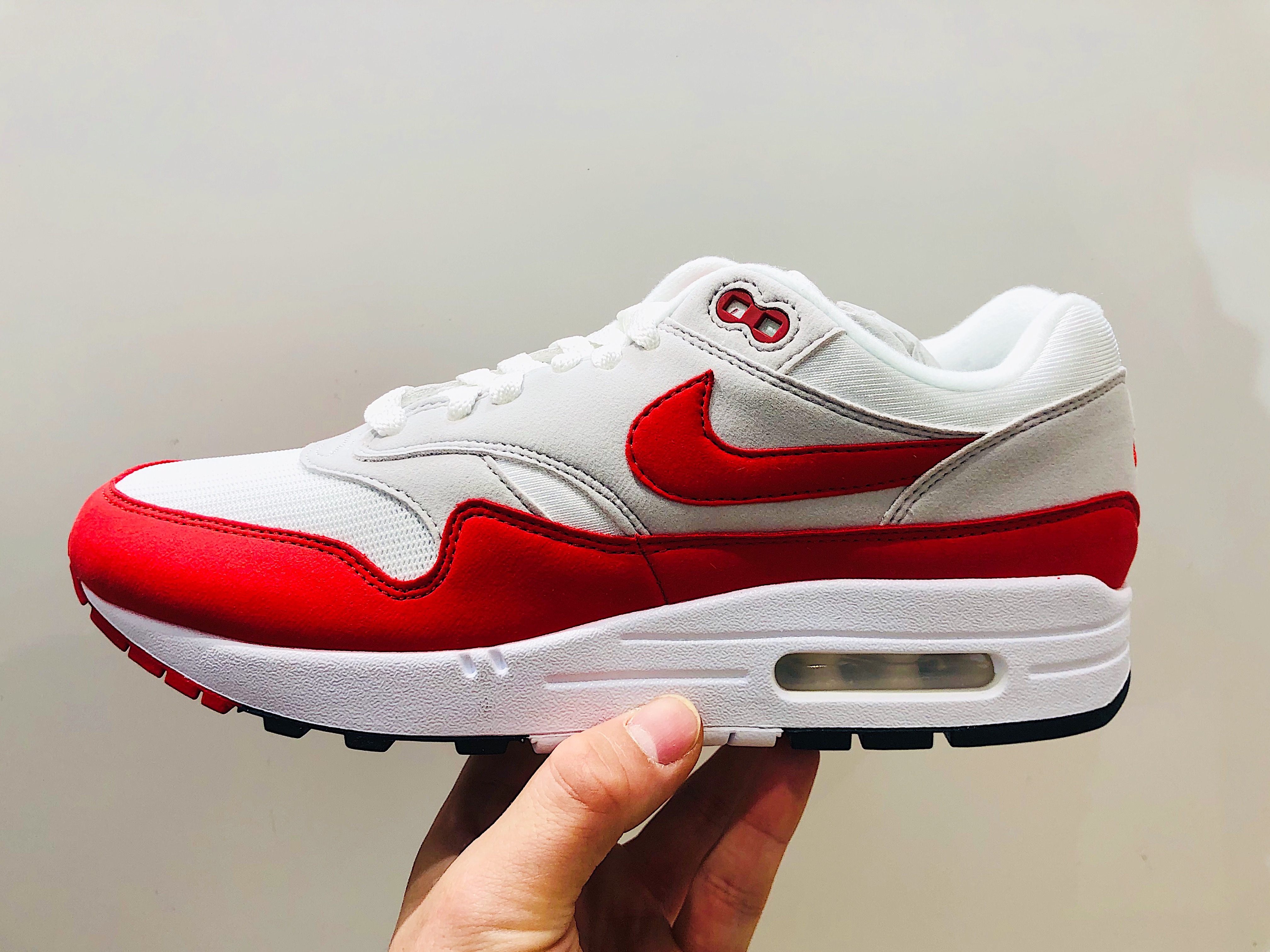 Nike Air Max 1 Tinker Sketch to Shelf White, Nike Air Max 1 Anniversary Red (2017/2018 Restock Pair) 착용 스타일 - 2