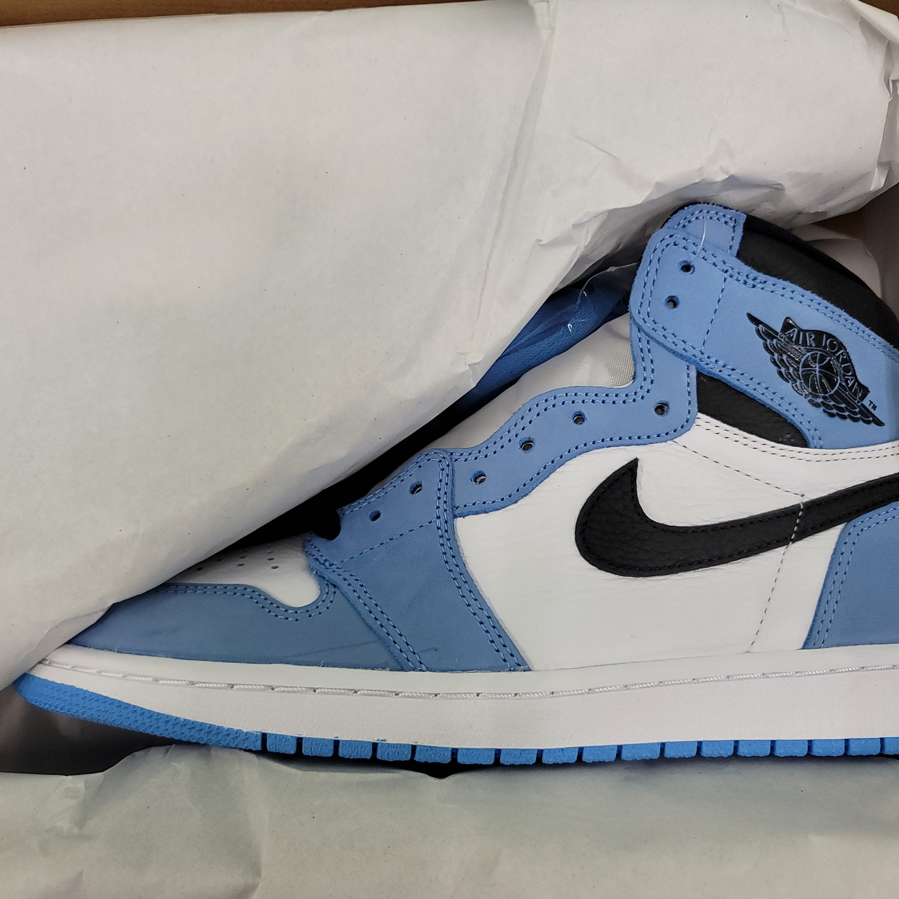 Jordan 1 Retro High OG University Blue 착용 스타일 - 1