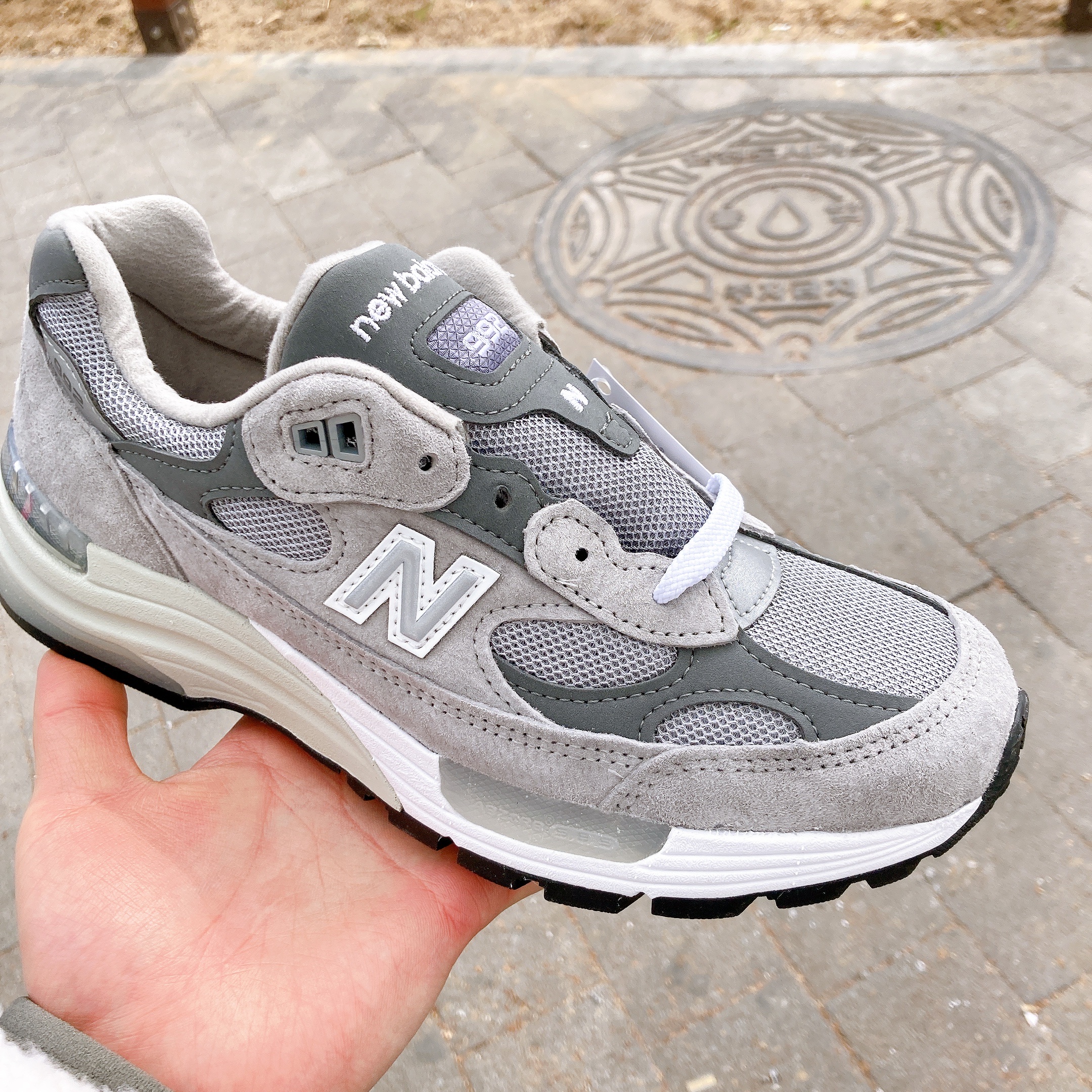 New Balance 992 Made in USA Grey - D Standard 착용 스타일 - 3