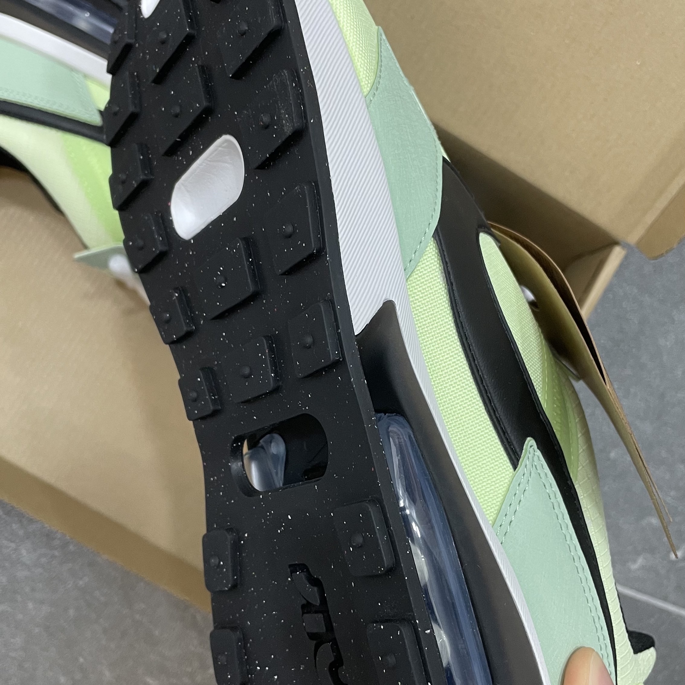Nike Air Max Pre-Day Liquid Lime 착용 스타일 - 2