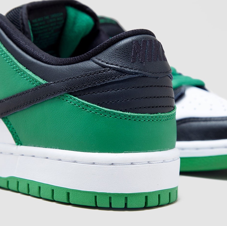 Nike SB Dunk Low Pro Black and Classic Green 착용 스타일 - 5