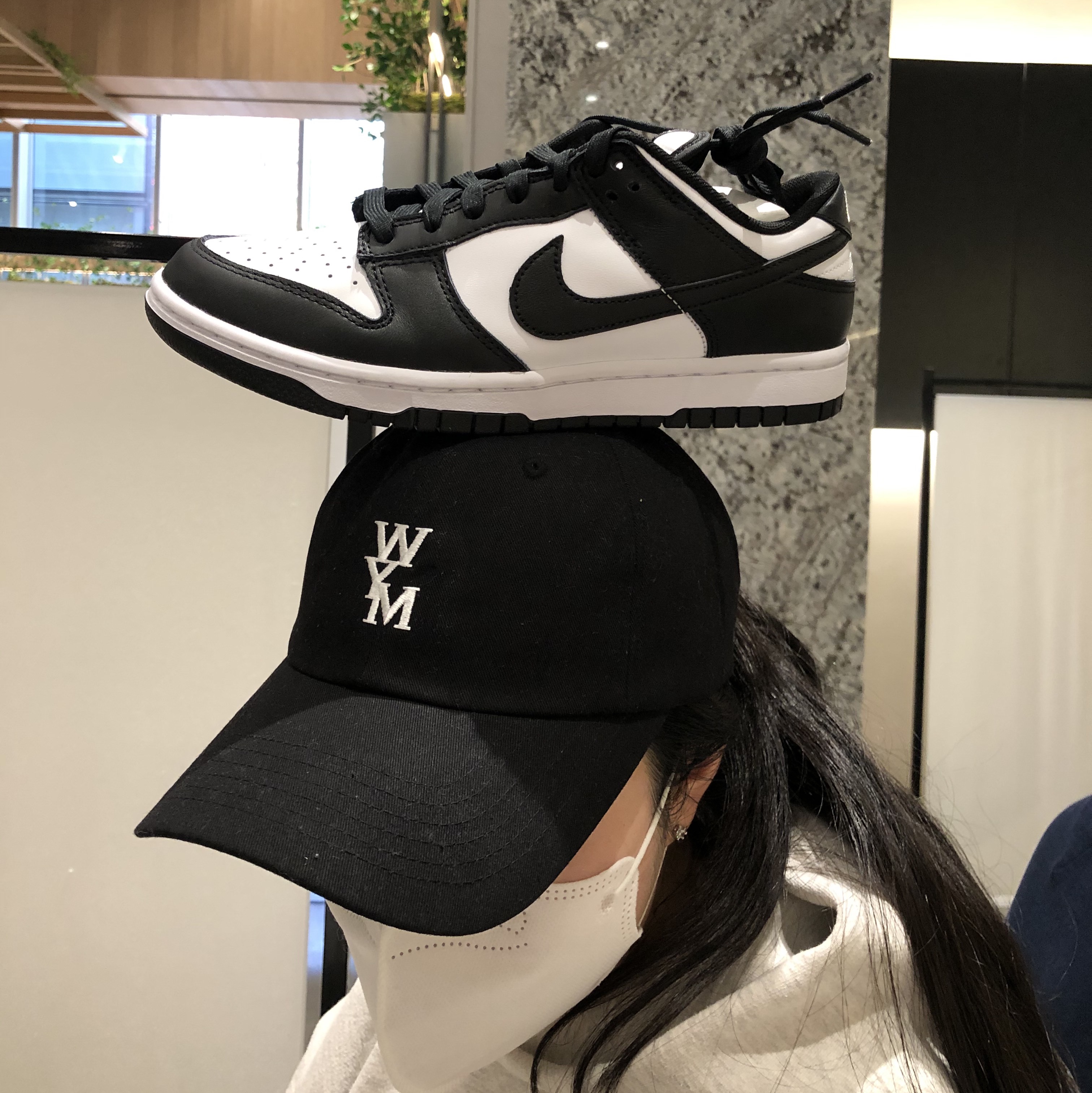 Nike Dunk Low Retro Black, Nike x Sacai VaporWaffle Black White 착용 스타일 - 1