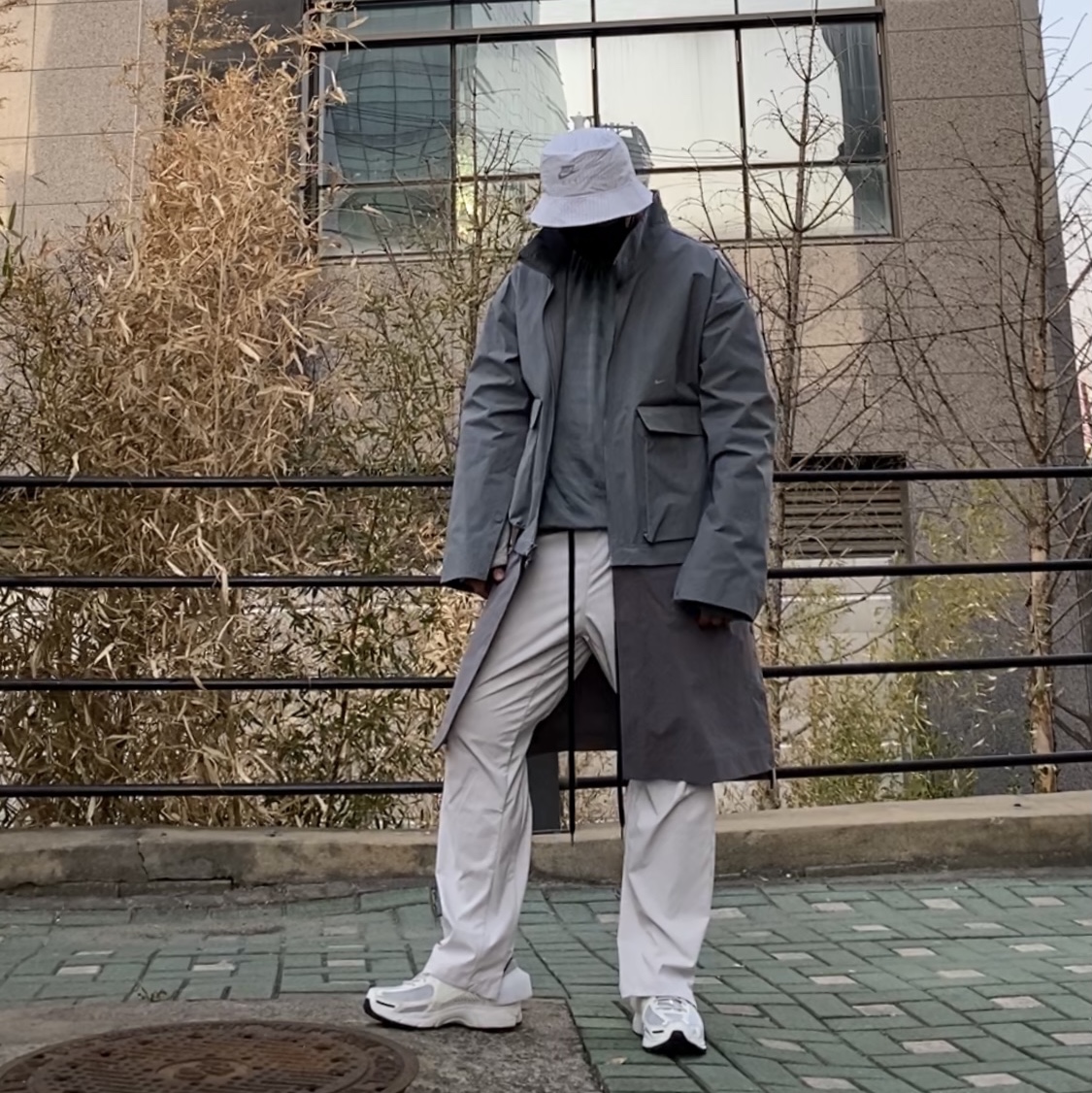 Nike x A-Cold-Wall Zoom Vomero 5 Sail, Nike x Kim Jones Bucket Hat White 착용 스타일 - 2