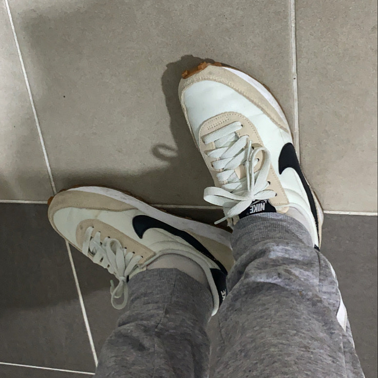 (W) Nike Daybreak Pale Ivory Black 착용 스타일