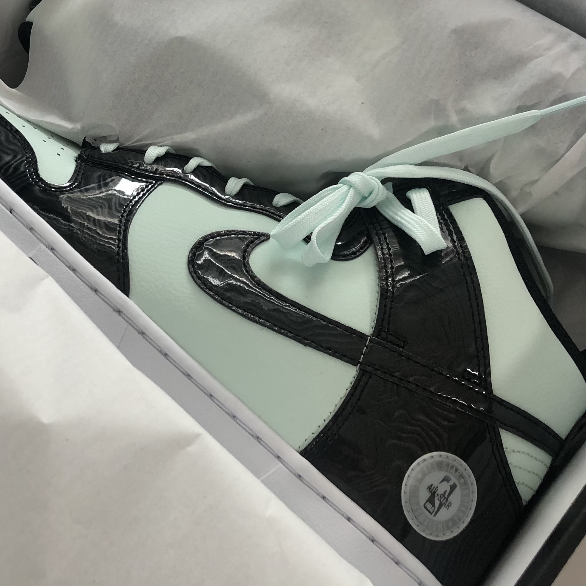 Nike Dunk High Barely Green 착용 스타일 - 1