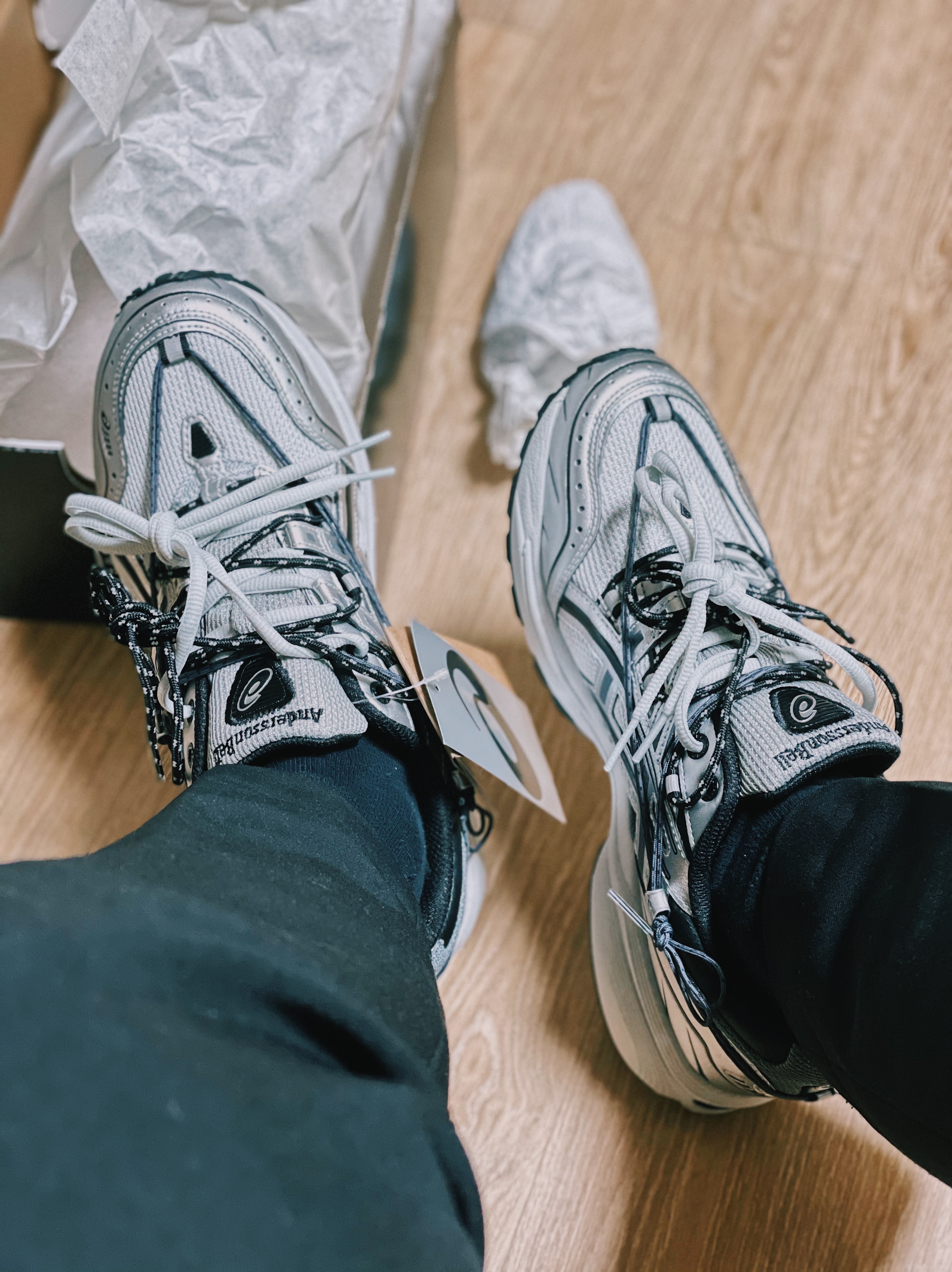 Asics x Andersson Bell Gel-1090 Glacier Grey Silver 착용 스타일 - 2