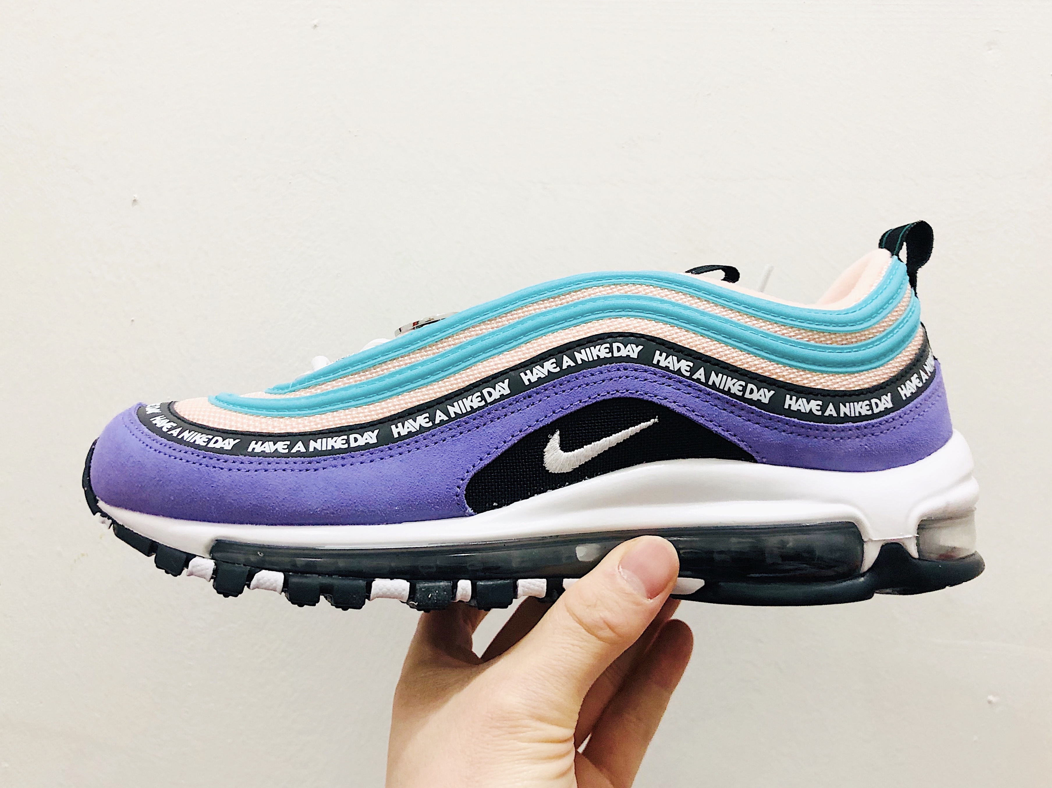 Nike Air Max 95 OG Neon Yellow 2020, (W) Nike Air Max 95 Grape 2018 착용 스타일 - 3