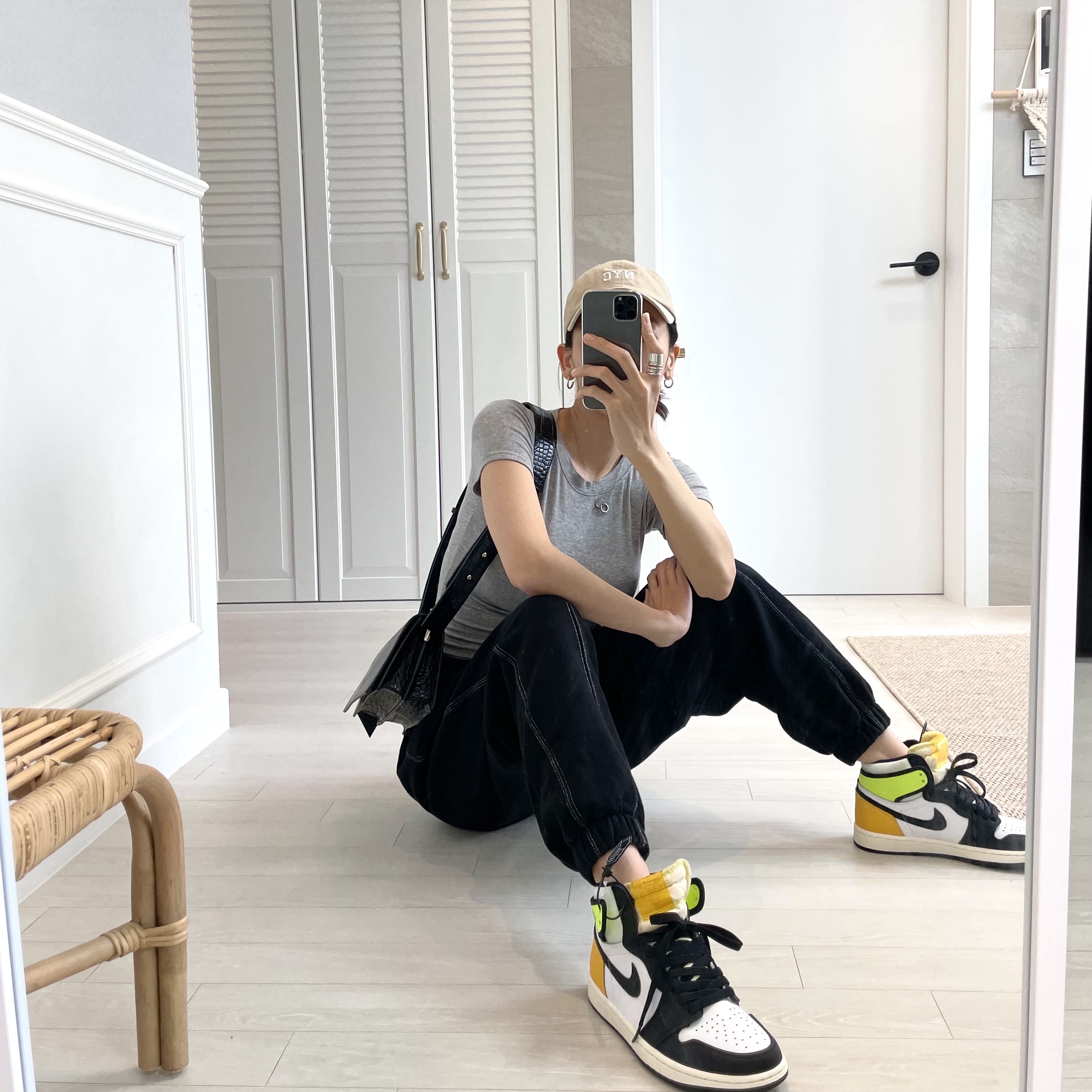 Jordan 1 Retro High OG Volt Gold 착용 스타일 - 1