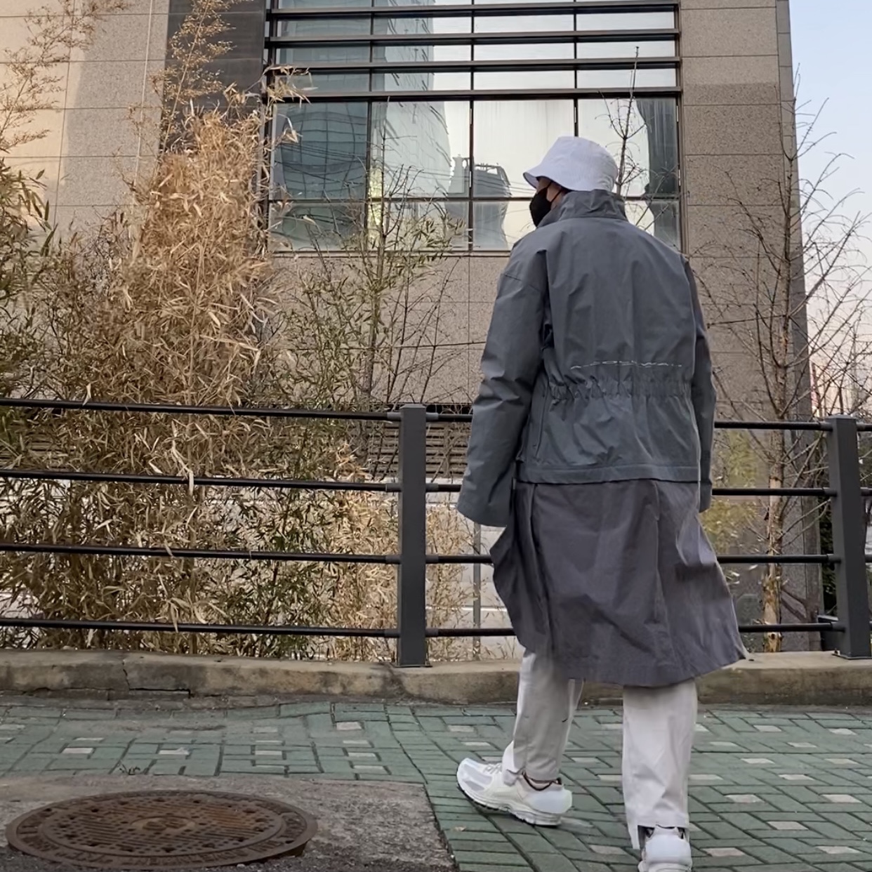 Nike x A-Cold-Wall Zoom Vomero 5 Sail, Nike x Kim Jones Bucket Hat White 착용 스타일 - 3