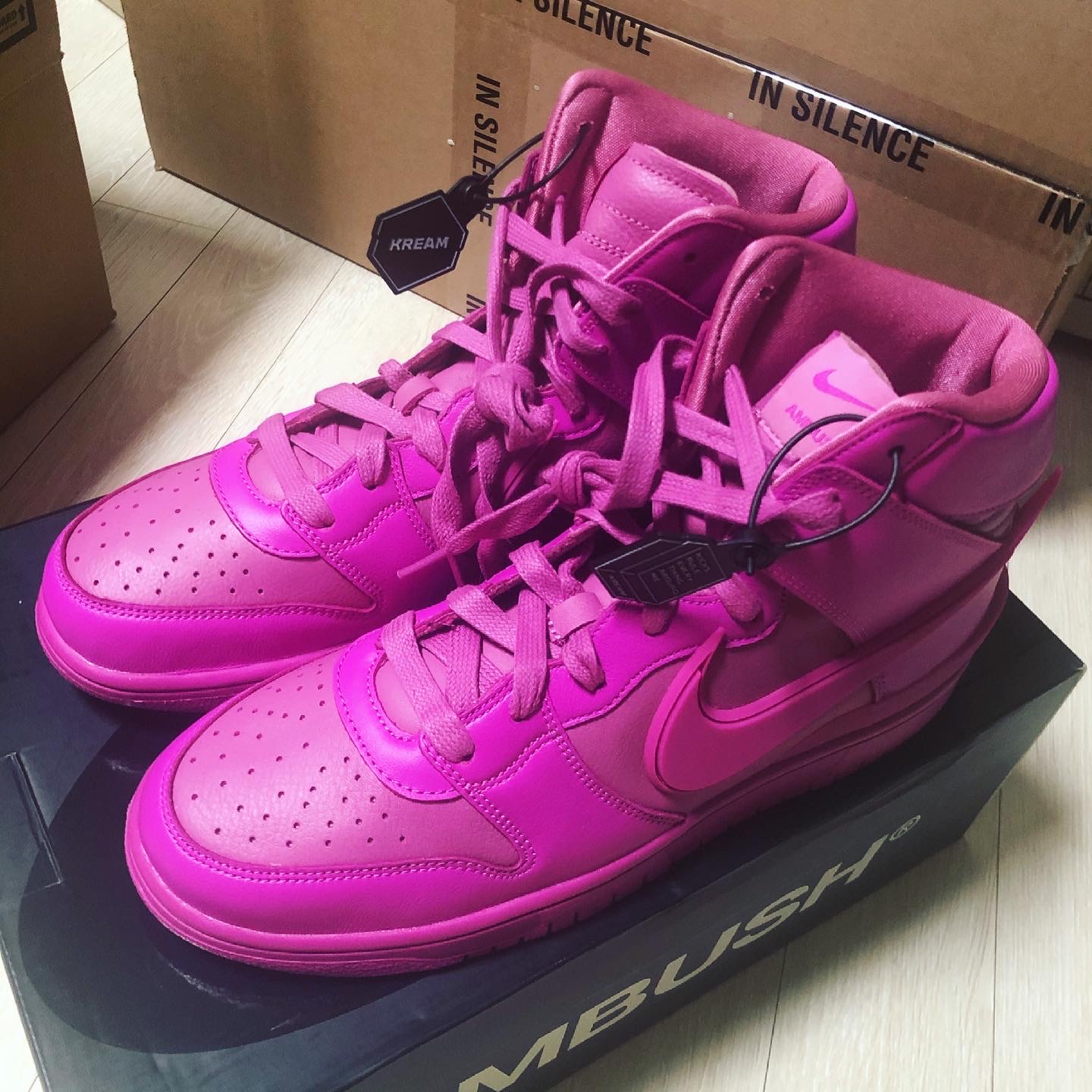 Nike x Ambush Dunk High Cosmic Fuchsia 착용 스타일 - 1