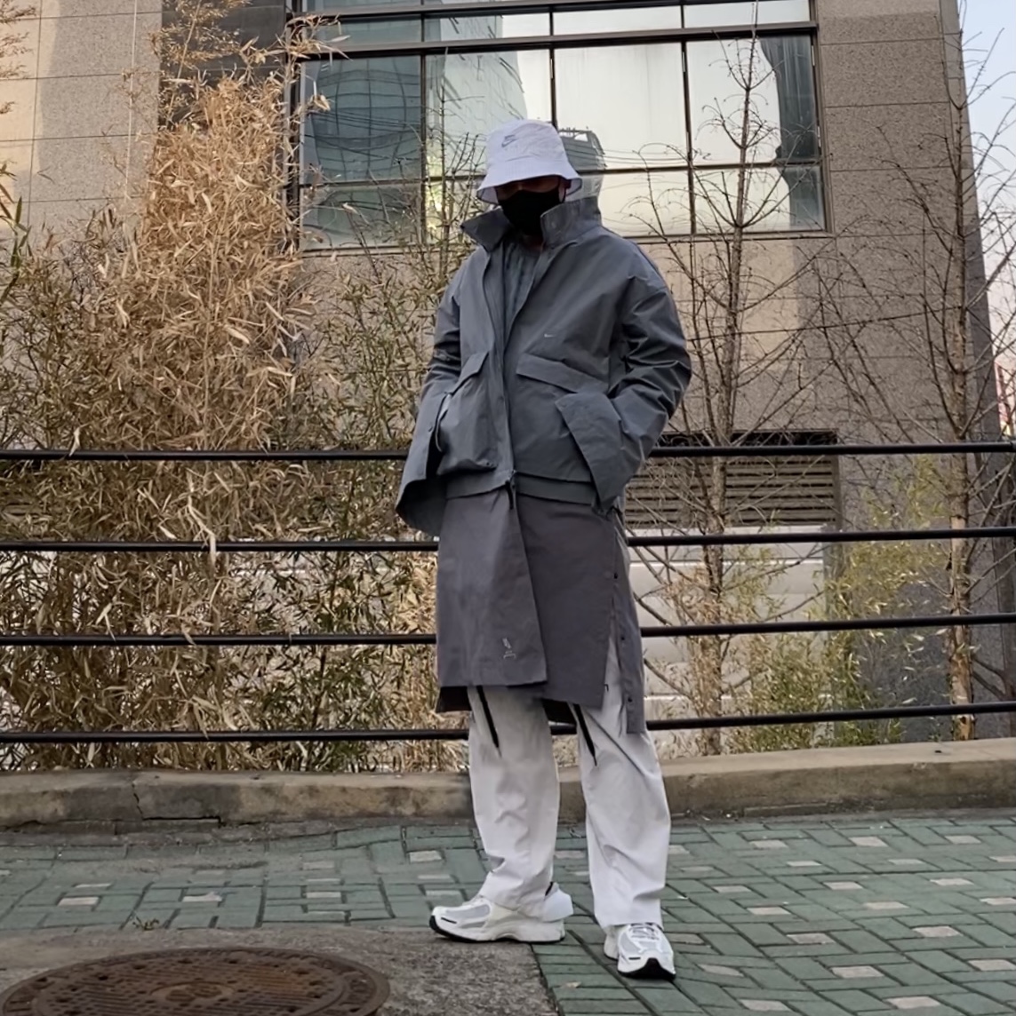 Nike x A-Cold-Wall Zoom Vomero 5 Sail, Nike x Kim Jones Bucket Hat White 착용 스타일 - 1