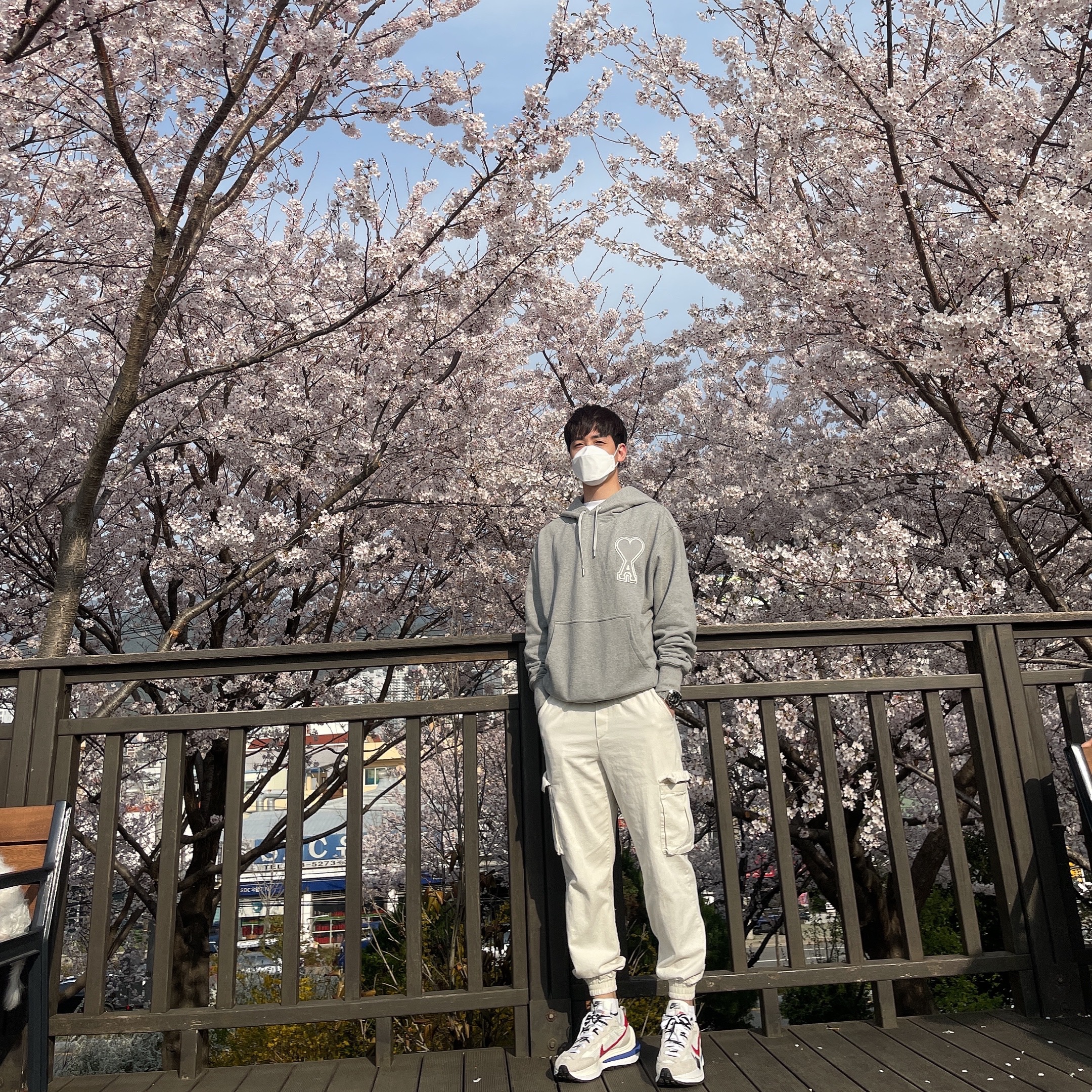 Nike x Sacai VaporWaffle Royal Fuchsia 착용 스타일