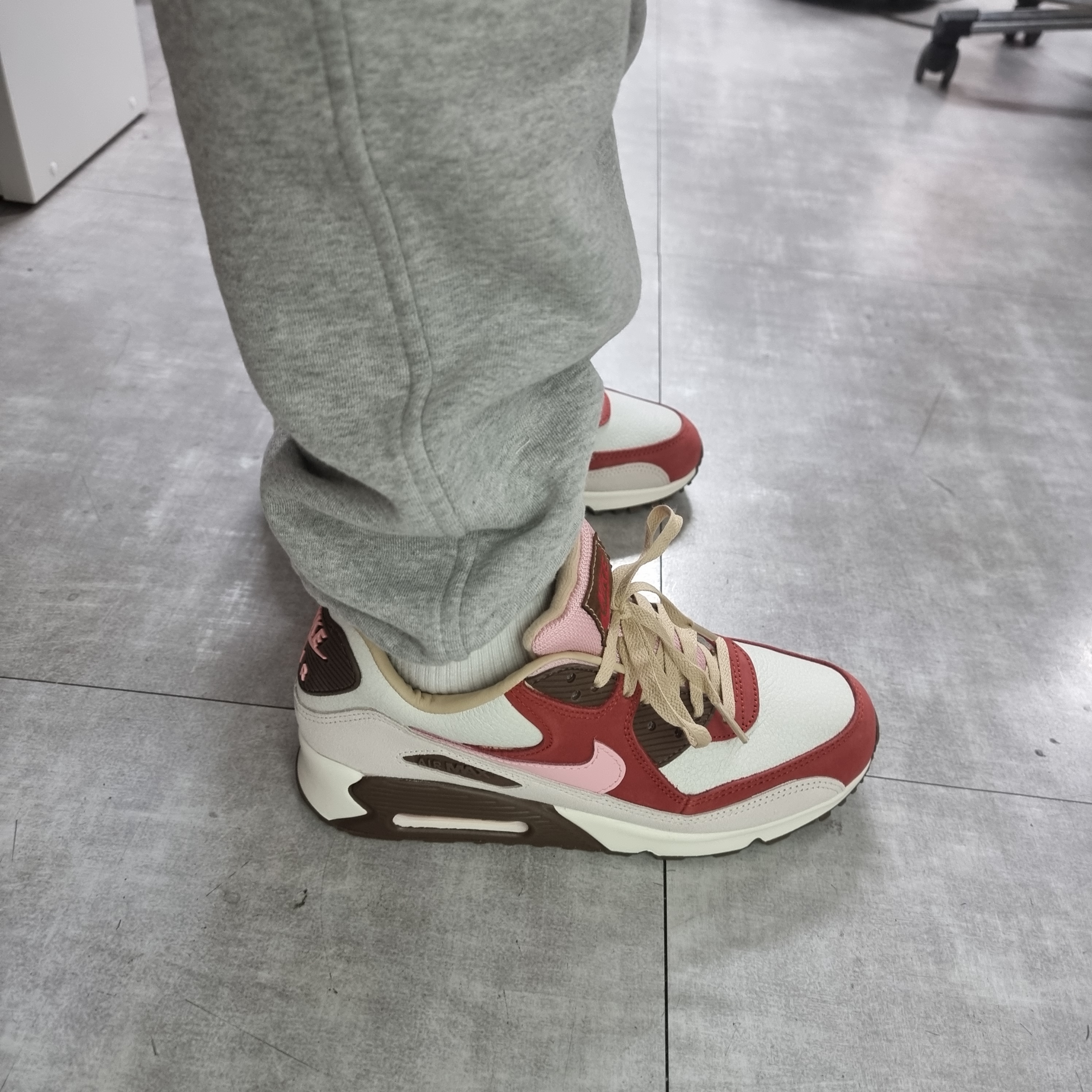 Nike Air Max 90 NRG Bacon 착용 스타일 - 3