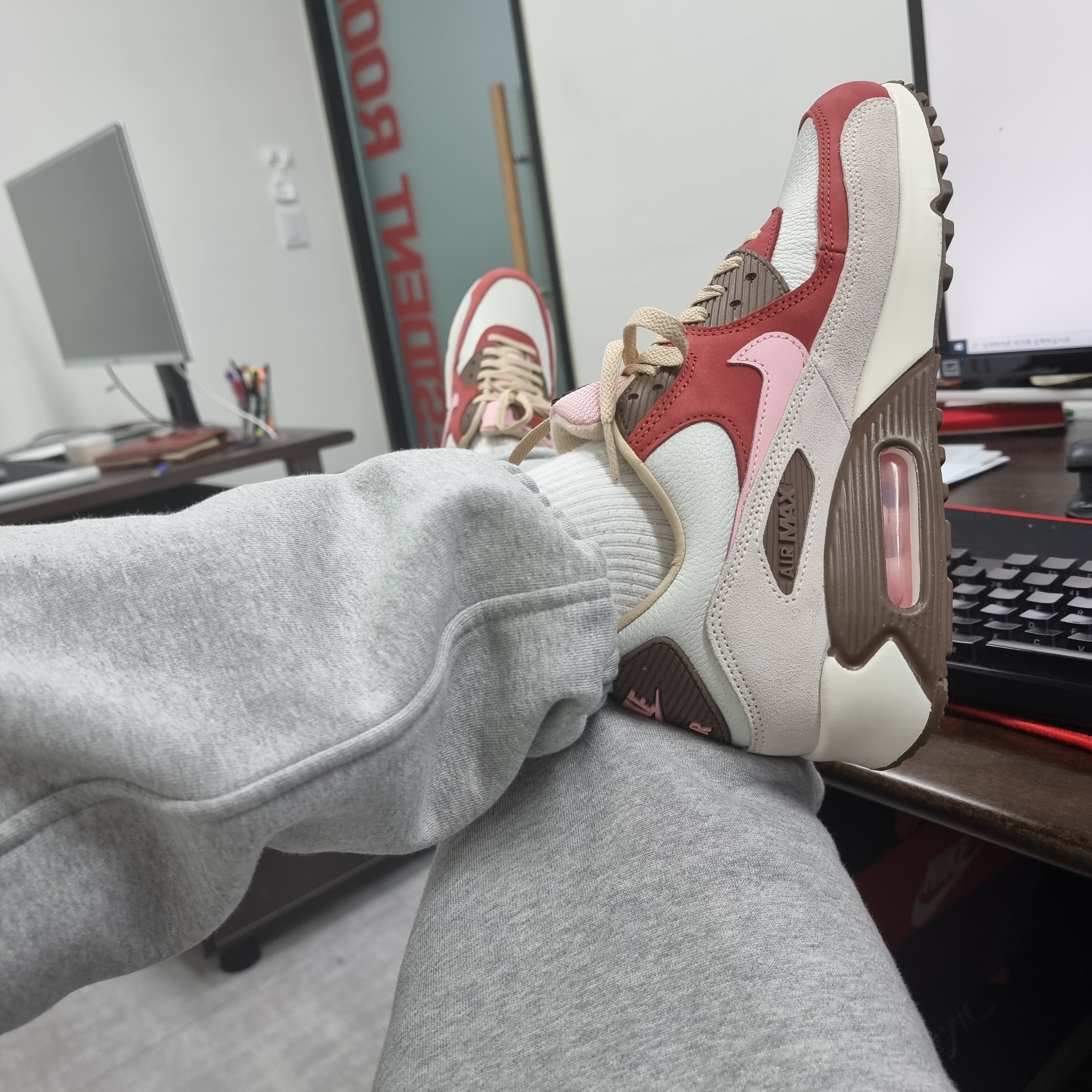 Nike Air Max 90 NRG Bacon 착용 스타일 - 1