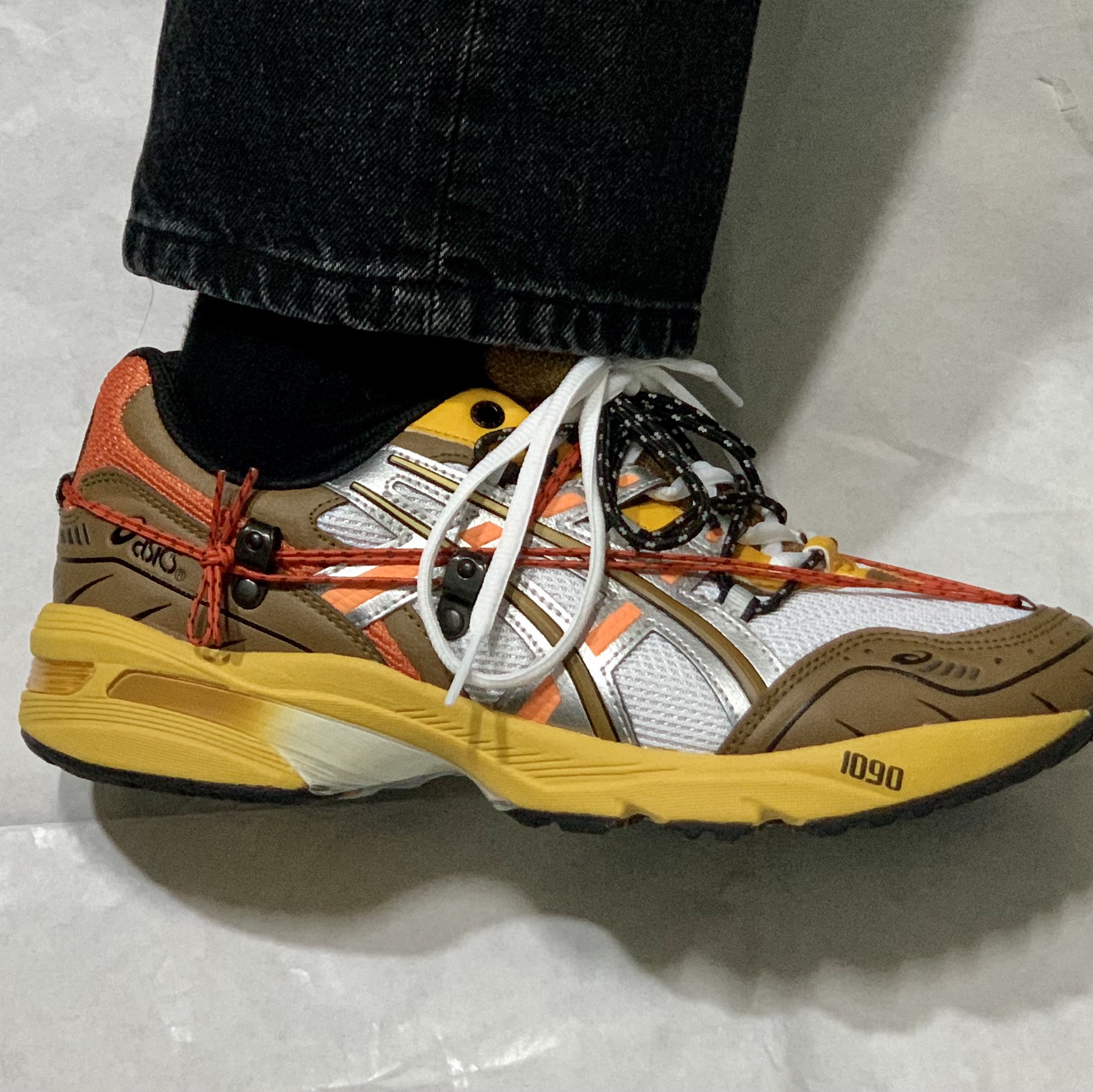 Asics x Andersson Bell Gel-1090 White Orange 착용 스타일 - 2