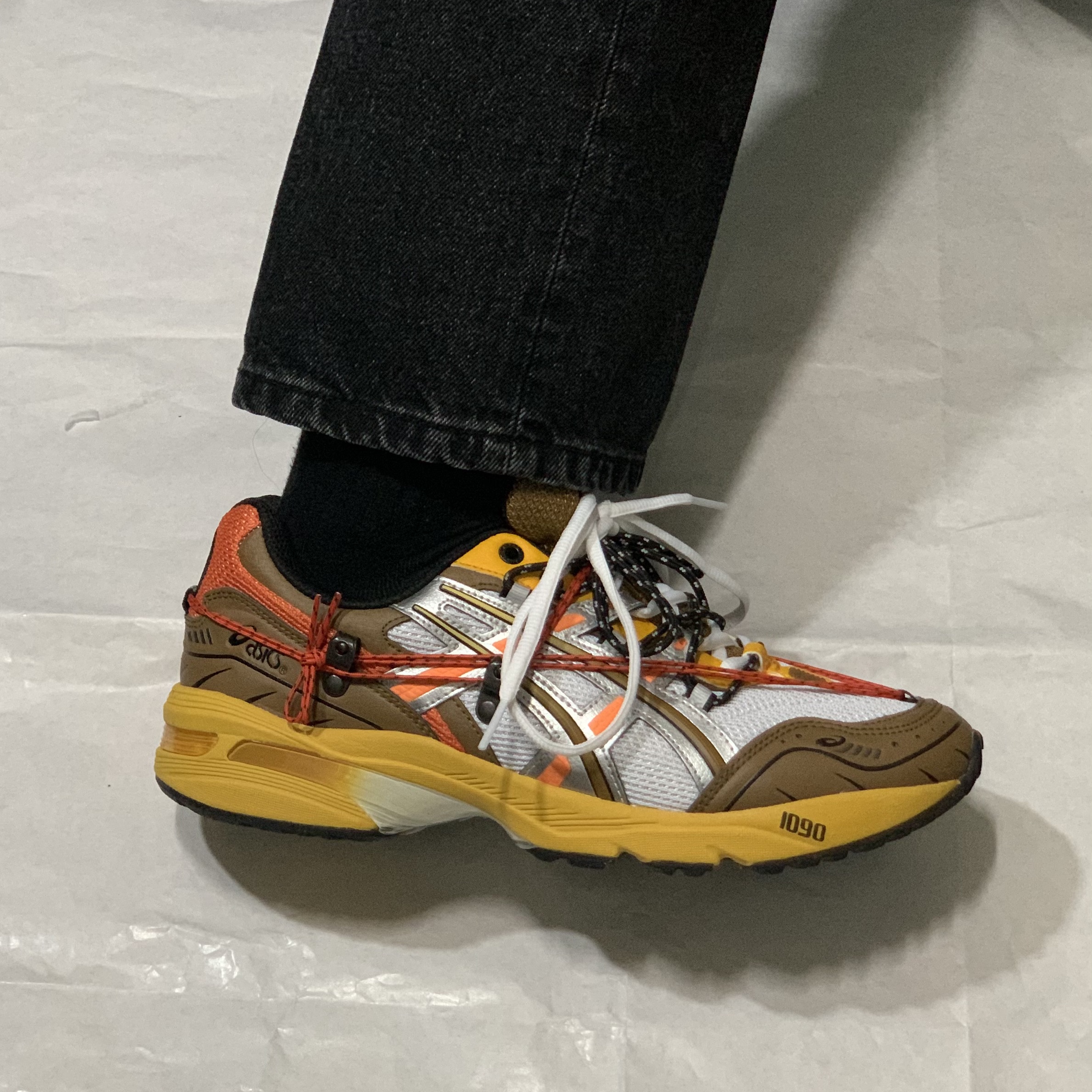 Asics x Andersson Bell Gel-1090 White Orange 착용 스타일 - 1