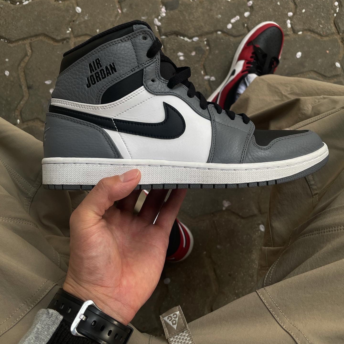 Jordan 1 Retro Rare Air Cool Grey 착용 스타일 - 1