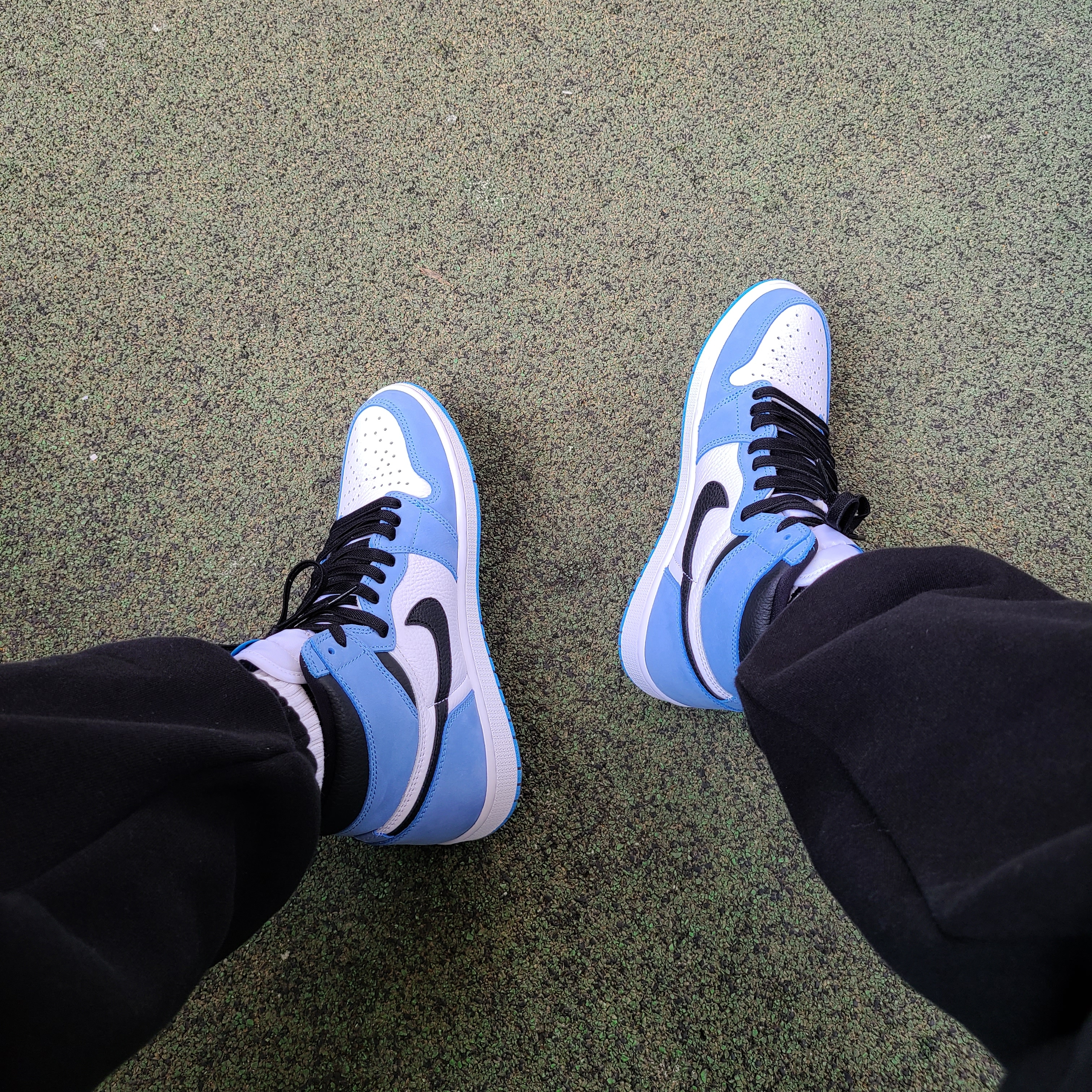 Jordan 1 Retro High OG University Blue 착용 스타일