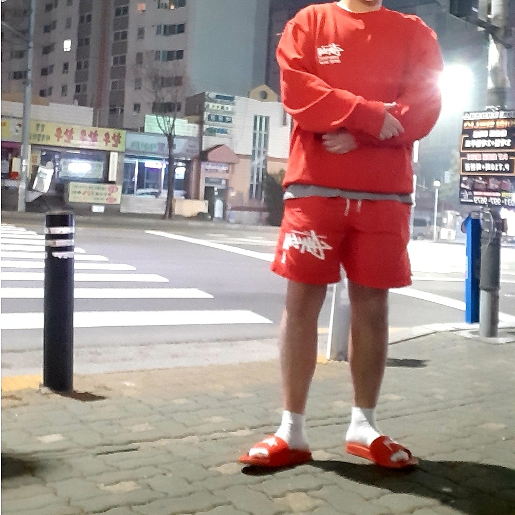 Nike x Stussy Water Shorts Habanero Red, Nike x Stussy Benassi Slide Habanero Red 착용 스타일