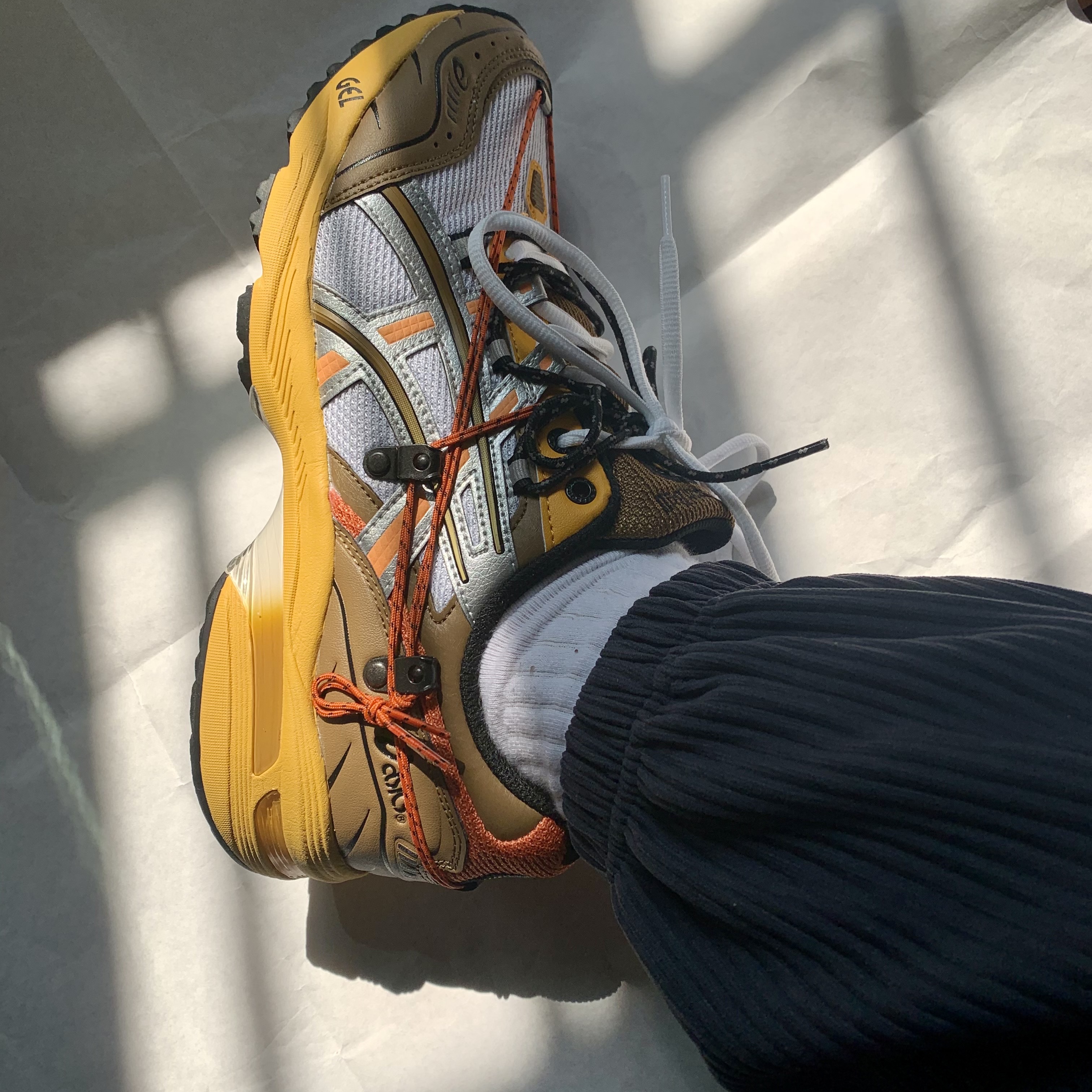 Asics x Andersson Bell Gel-1090 White Orange 착용 스타일 - 4