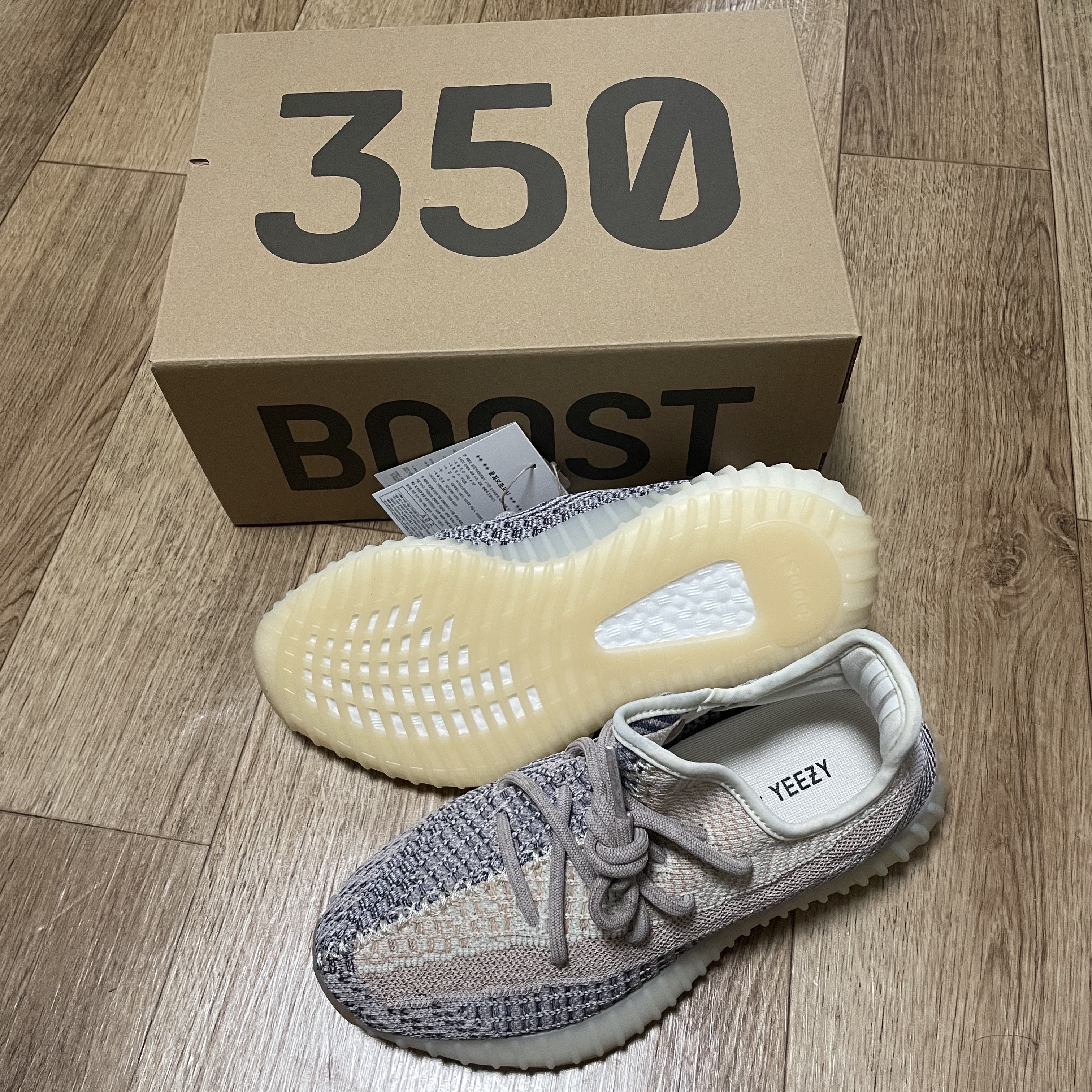 Adidas Yeezy Boost 350 V2 Ash Pearl 착용 스타일