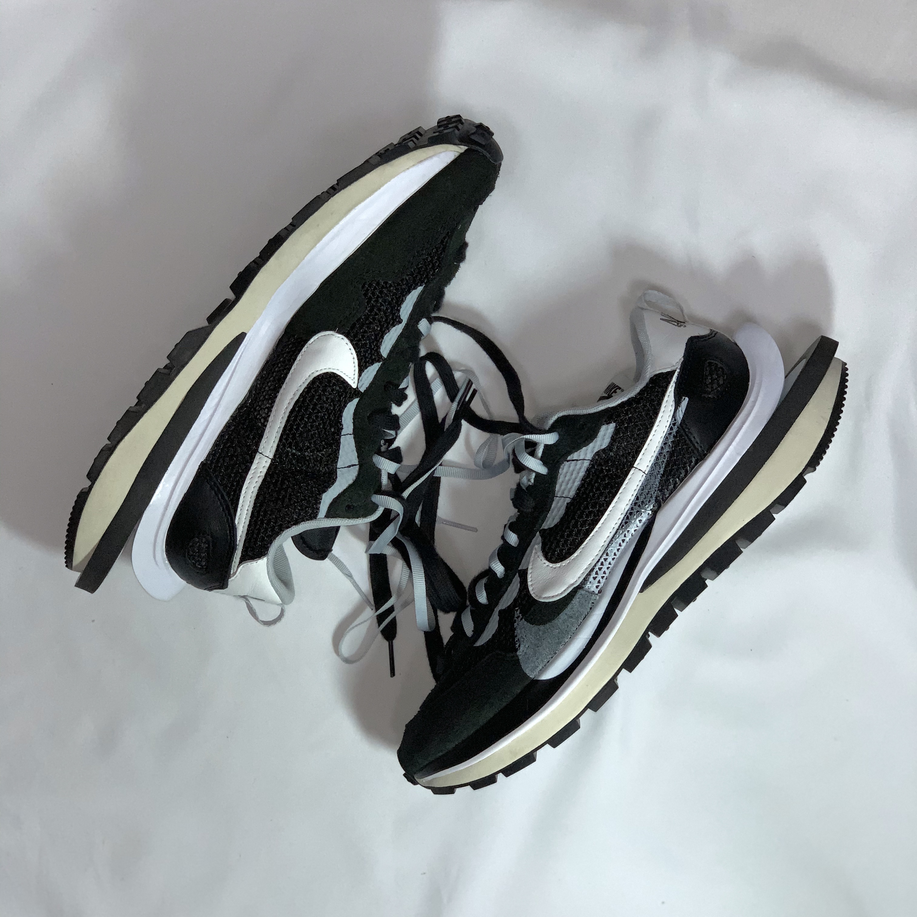 Nike x Sacai VaporWaffle Black White 착용 스타일 - 3