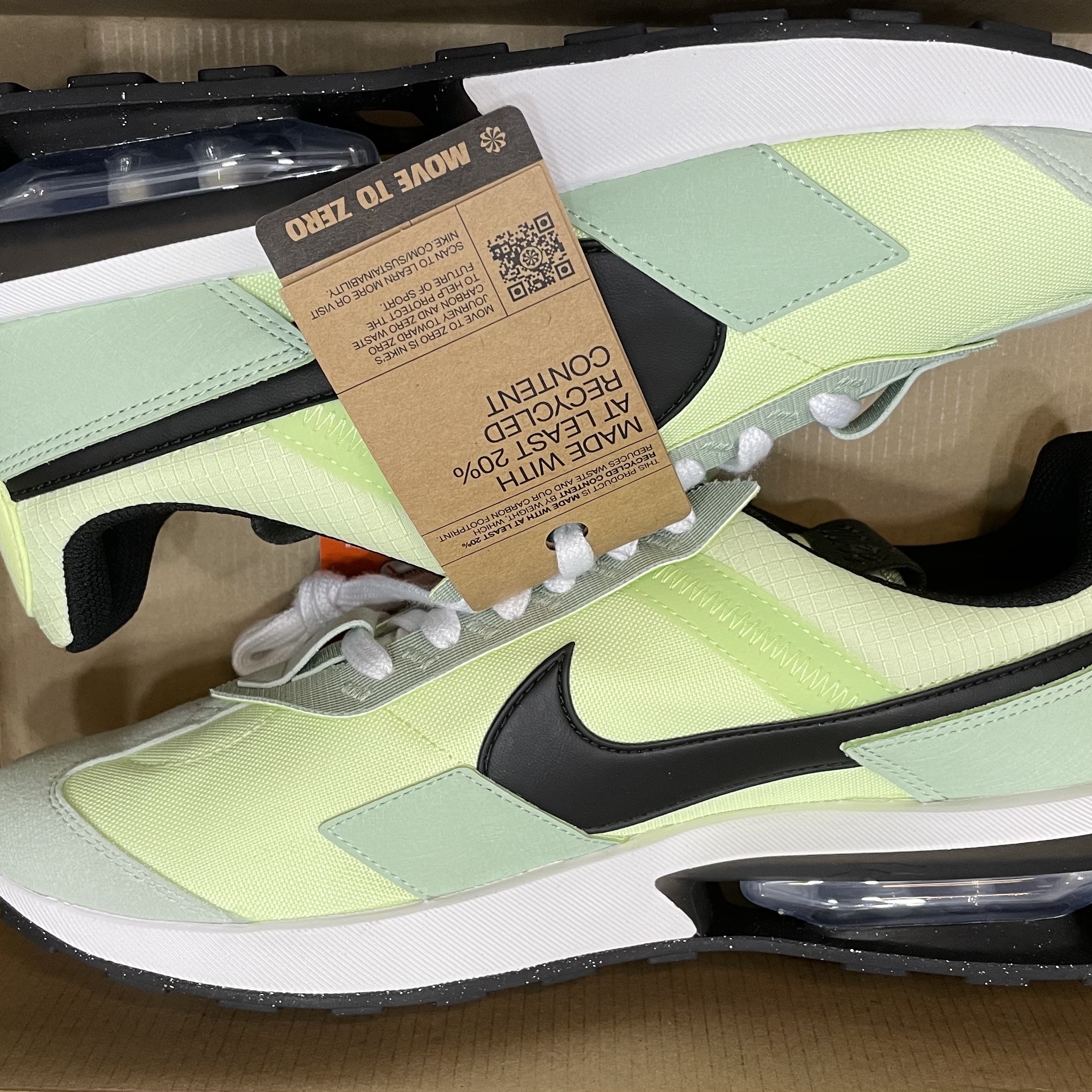 Nike Air Max Pre-Day Liquid Lime 착용 스타일 - 1